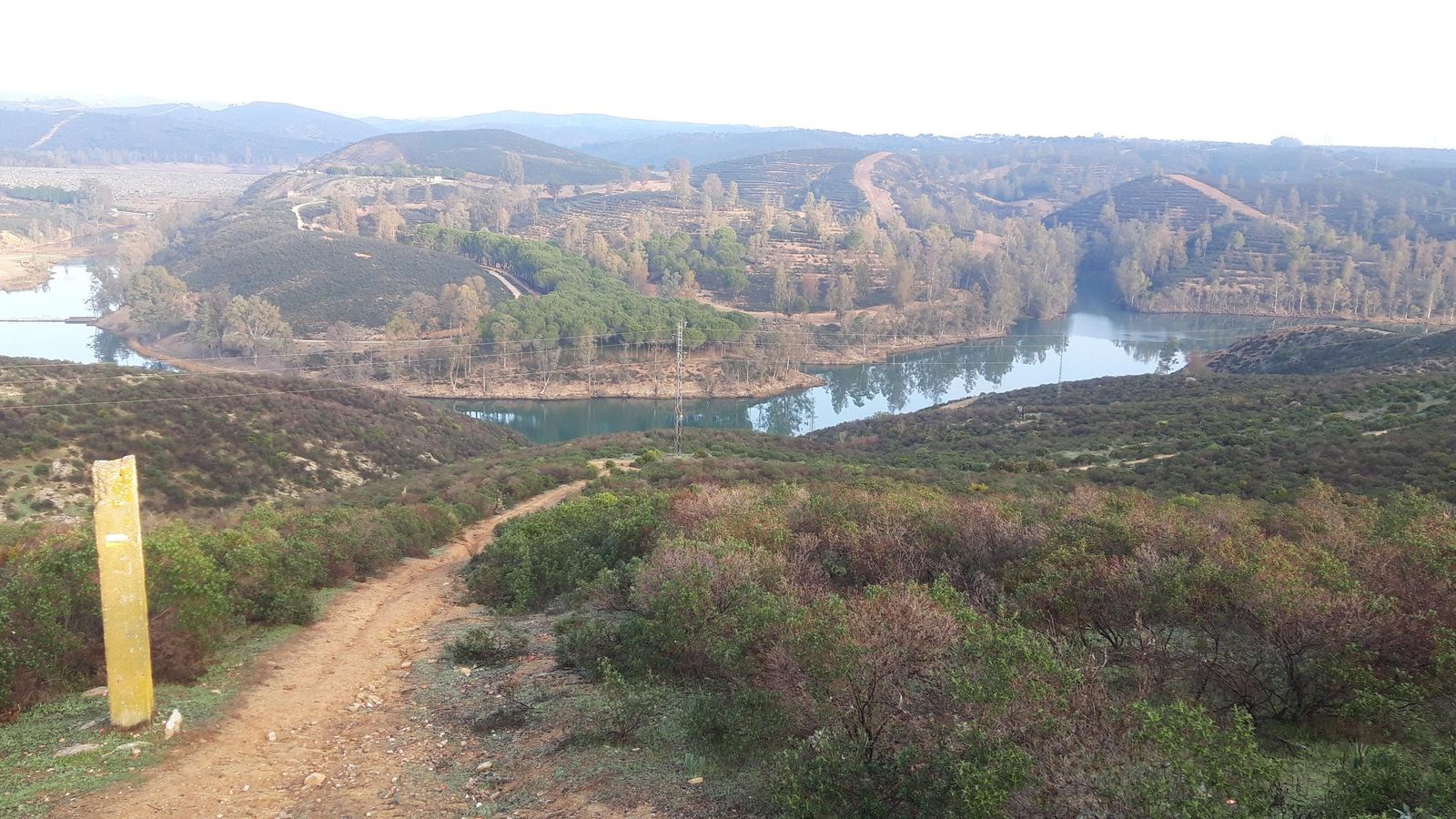 Descenso al contraembalse del Agrio por La Viña.