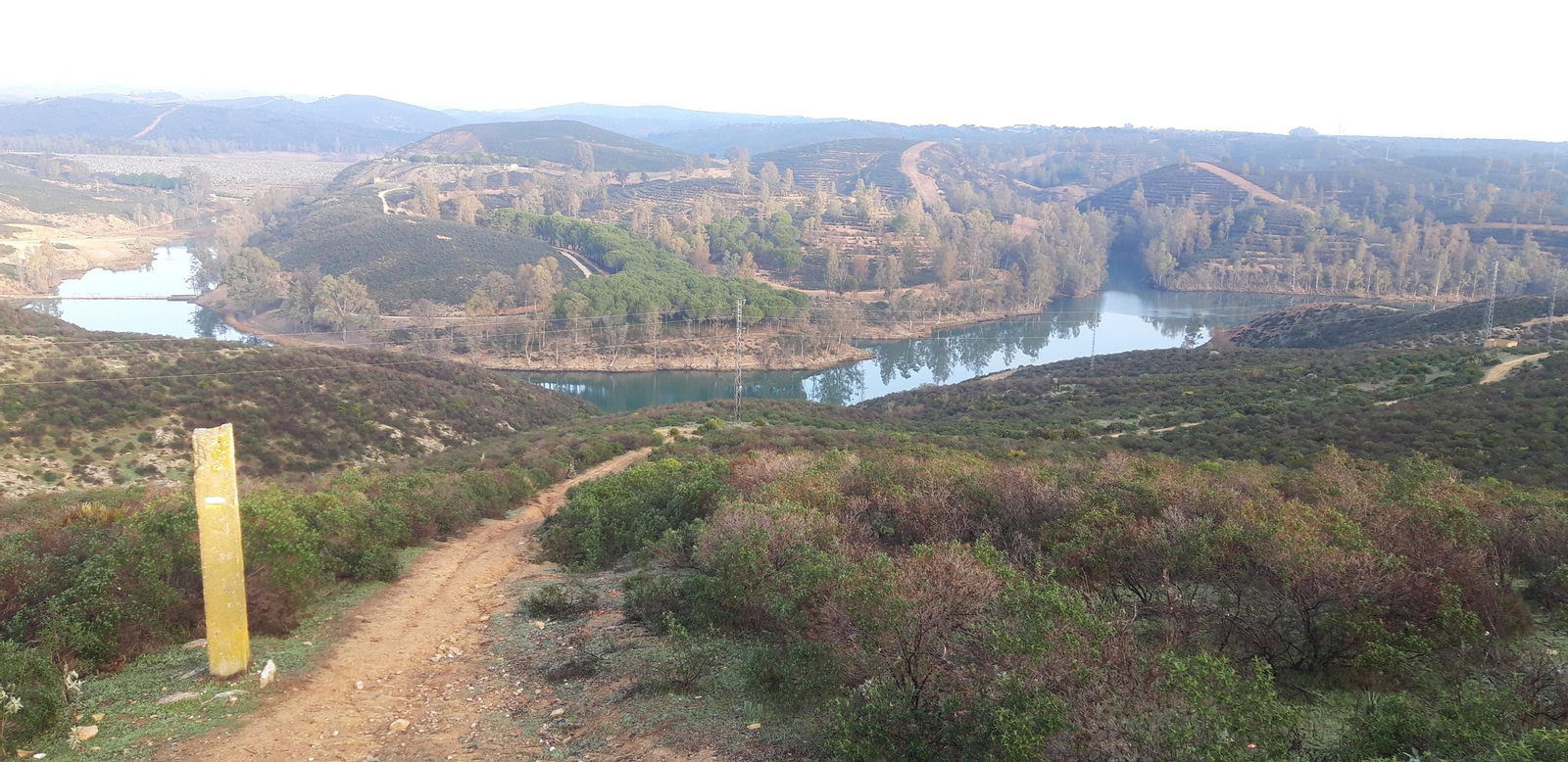 Descenso al contraembalse del Agrio por La Viña.
