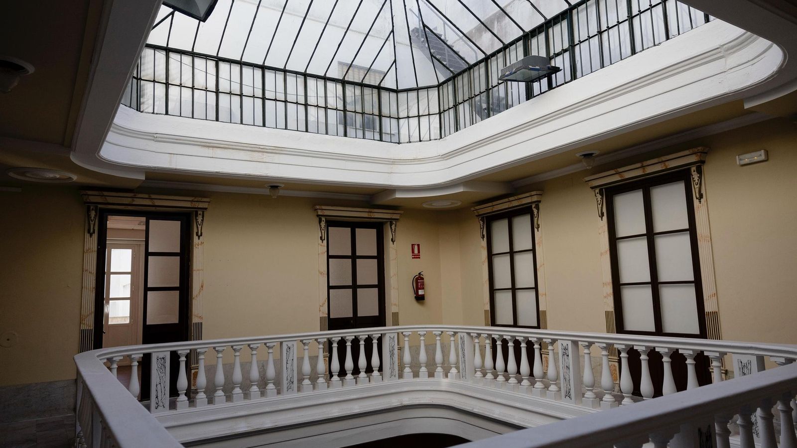 Patio principal y montera del edificio que acogerá este centro de emprendimiento.