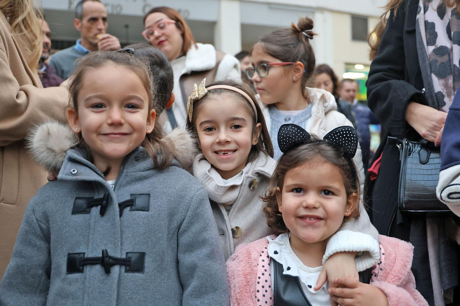 Imágenes del Heraldo Real anunciando la llegada de los Reyes Magos a Huelva