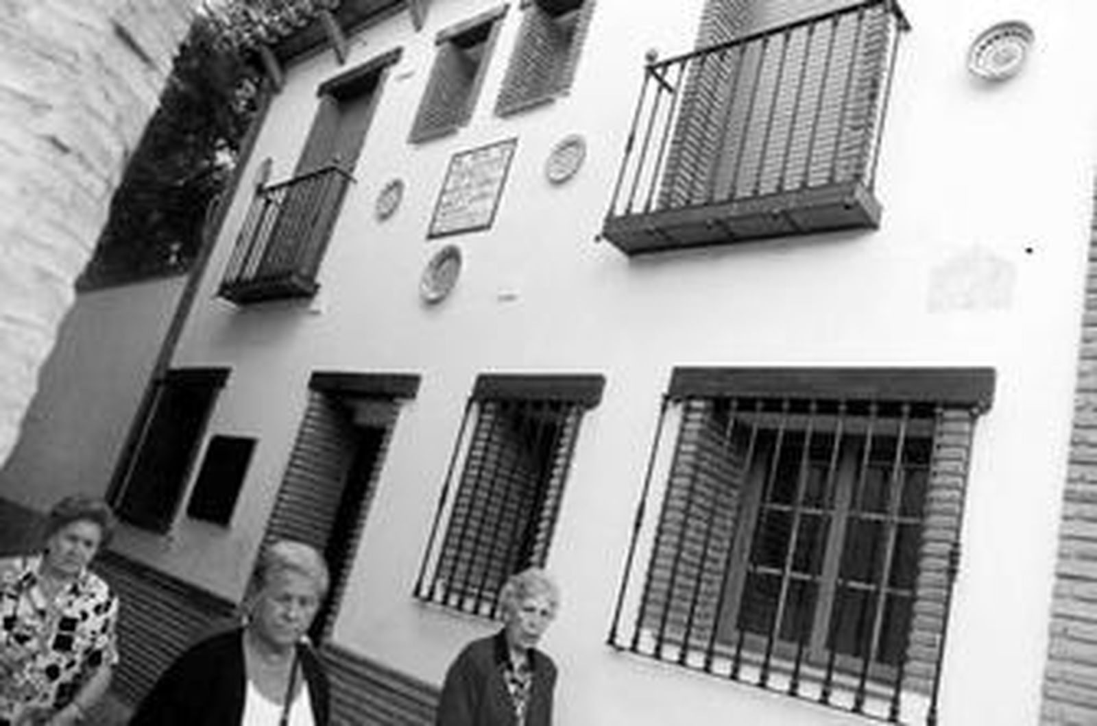 La calle luce desde ayer sin la placa.
