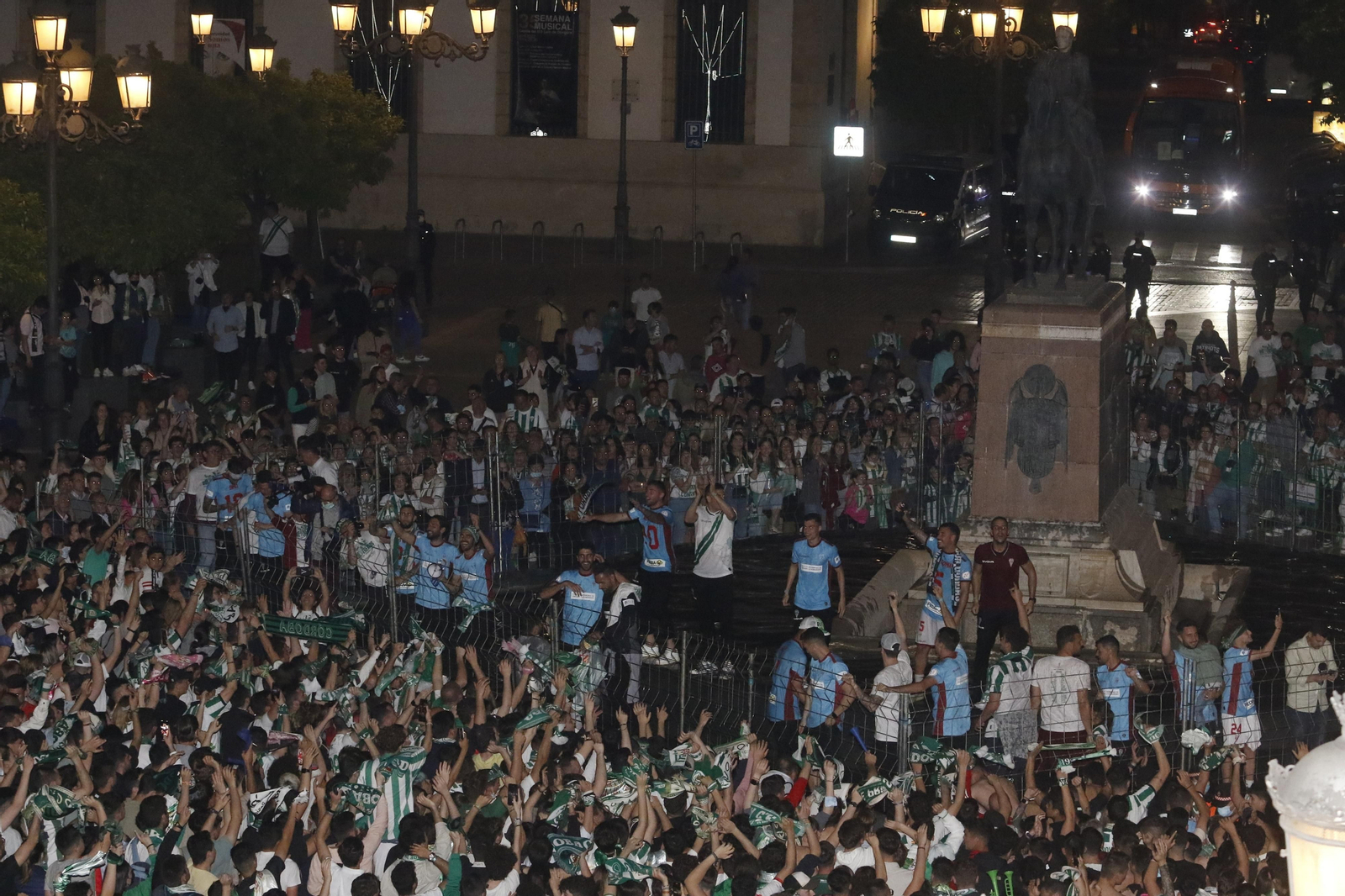 La celebración del ascenso del Córdoba CF en Las Tendillas, en imágenes