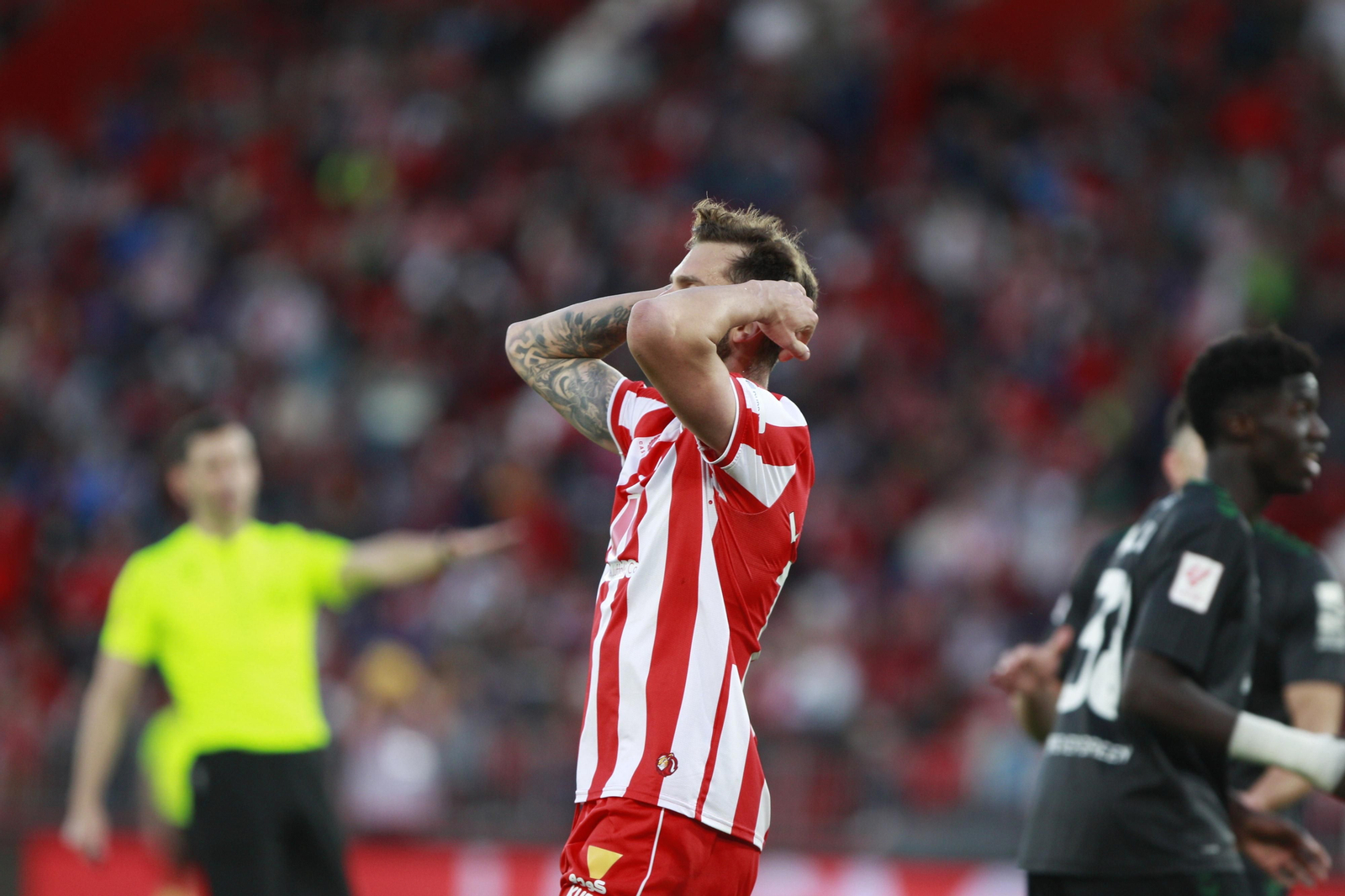 Leo Baptistao se lamenta de una ocasión fallida en el encuentro con el Real Betis.