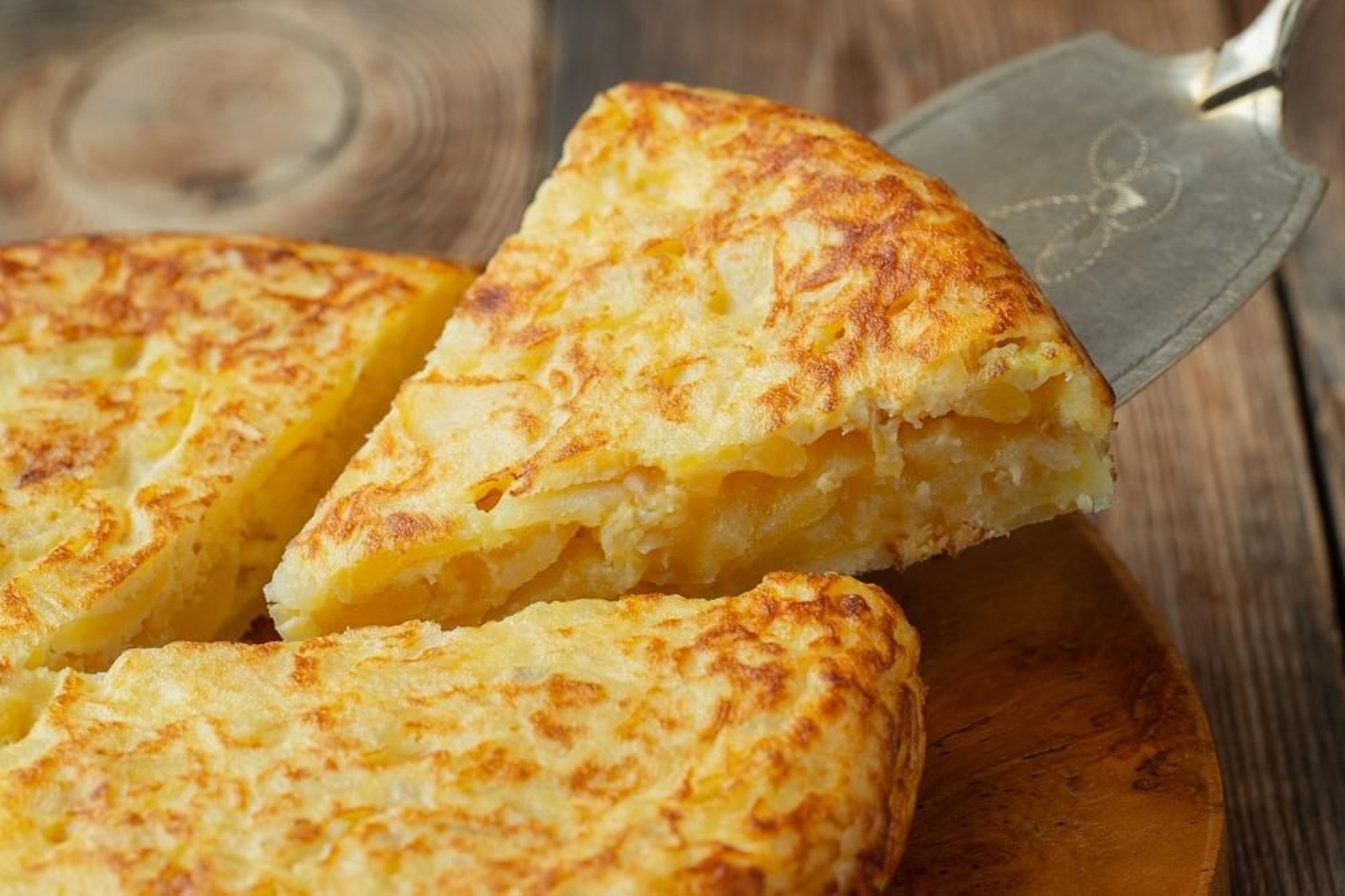 Una tortilla de patatas. Una tortilla de patatas.