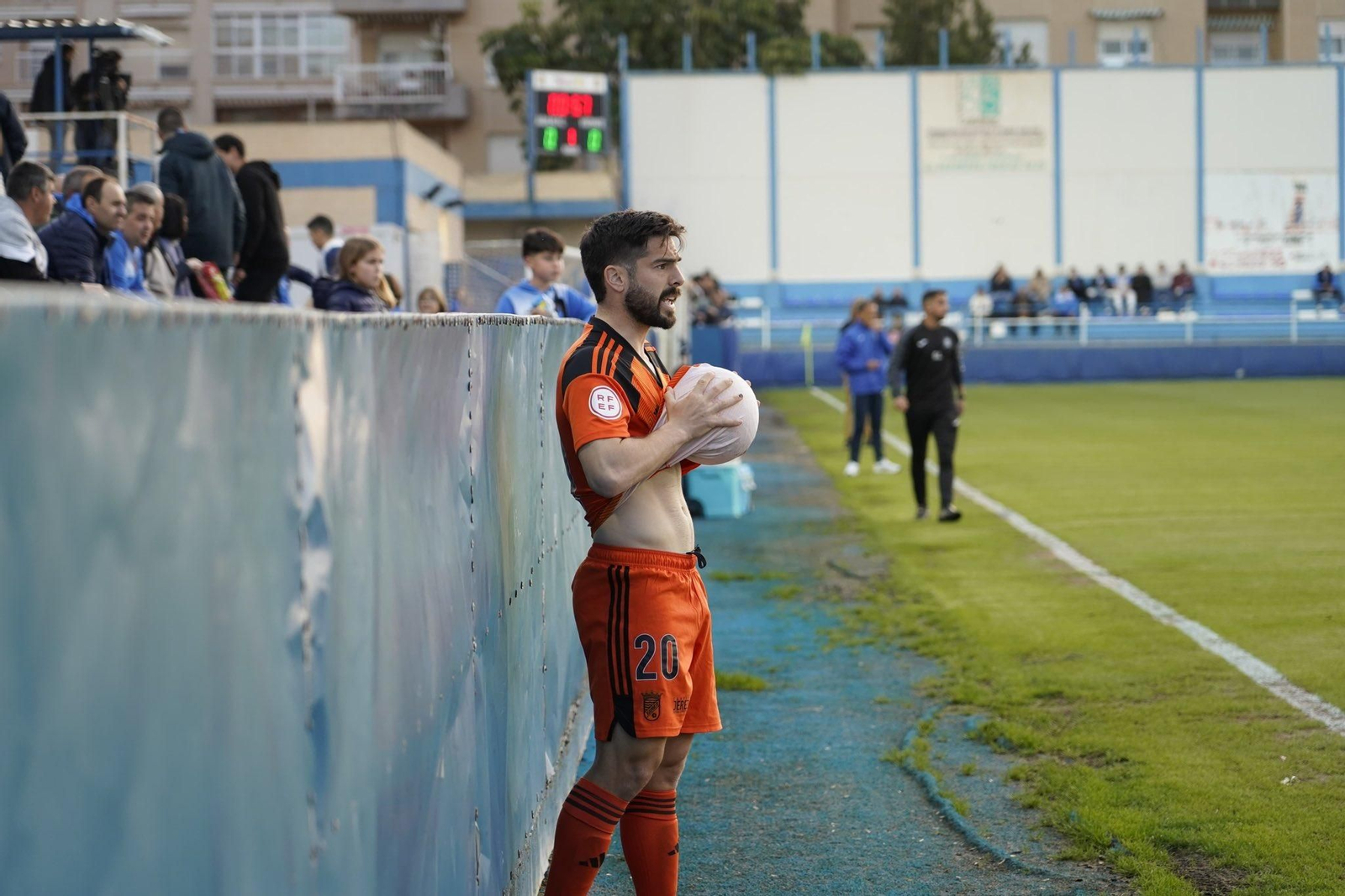 El Deportivo utilizó el recurso del saque de banda potente de Paco Torres, sin resultado.