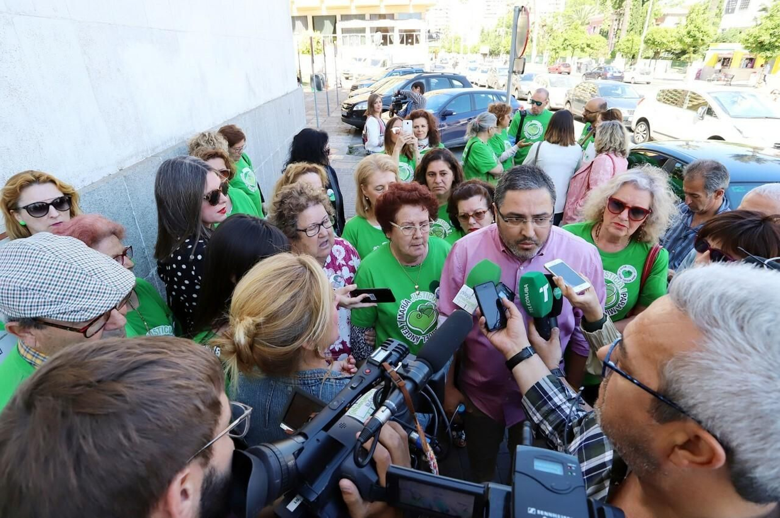 Familiares de las víctimas del doble crimen en una concentración