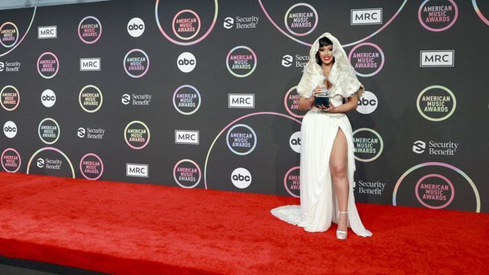 Cardi B, con  el modelo de encaje de Miss Sohee.