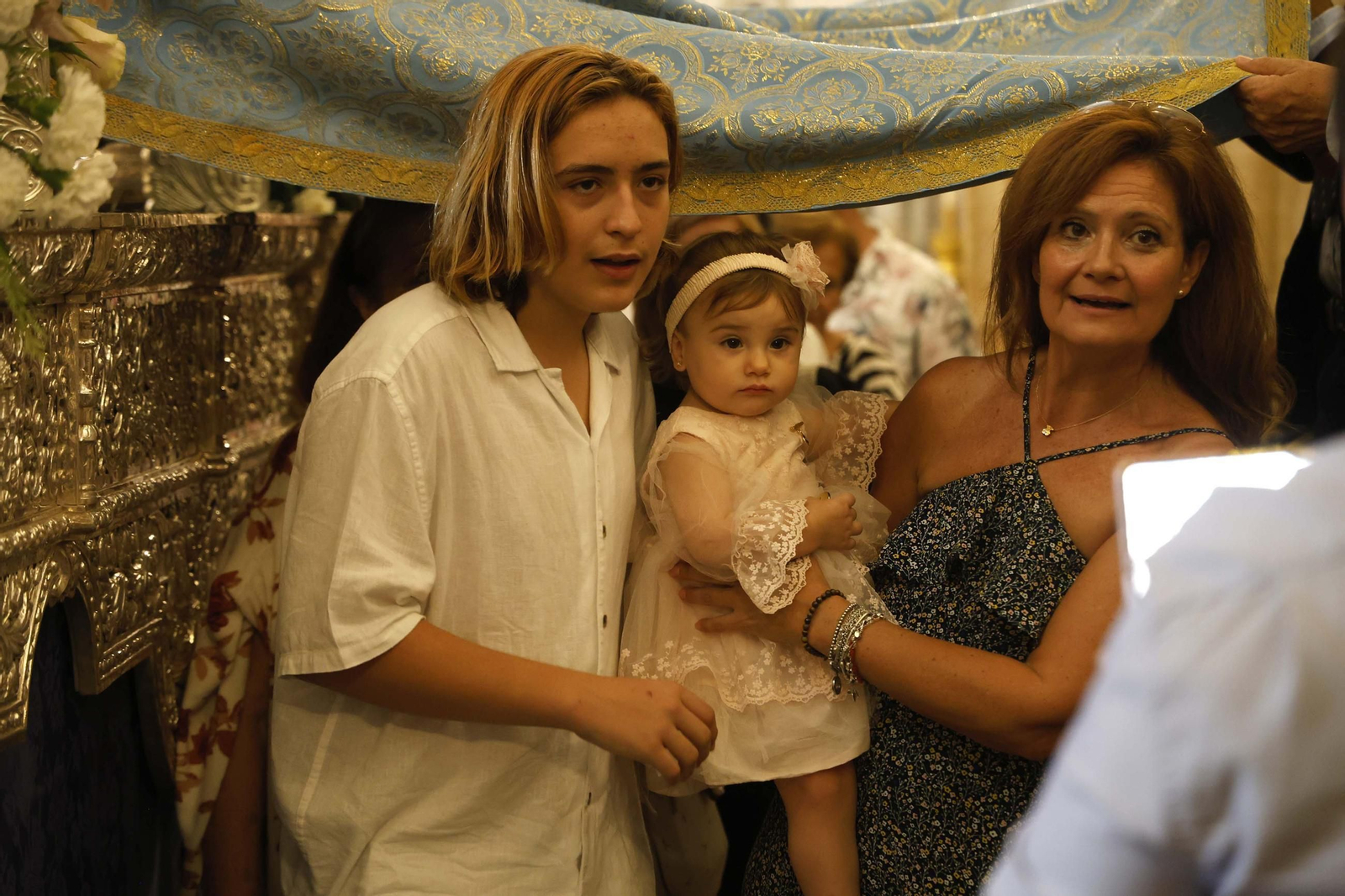 Las fotos del paso bajo el manto de la Virgen de la Luz de Tarifa