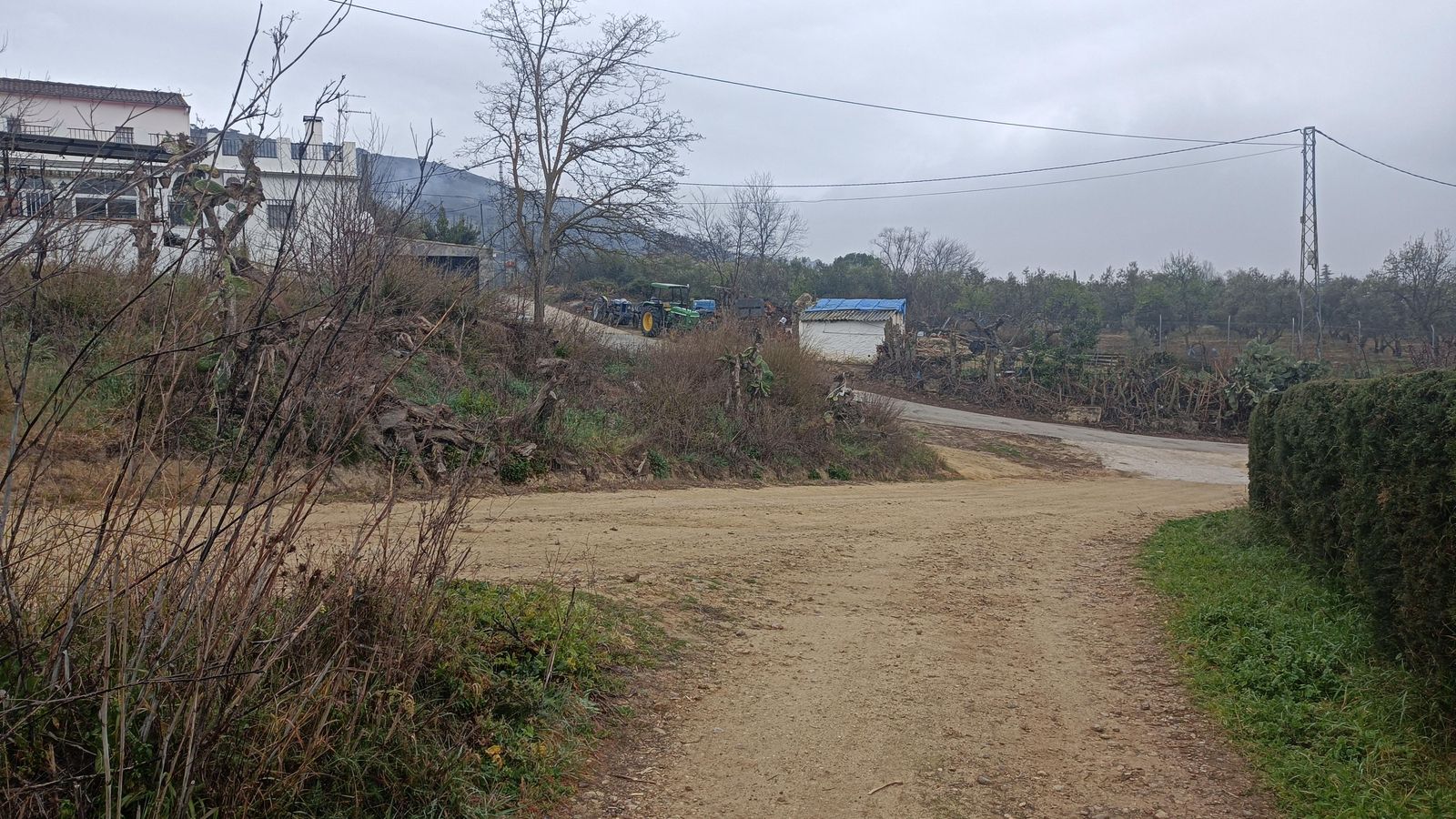 El recorrido da un giro muy brusco a la izquierda.