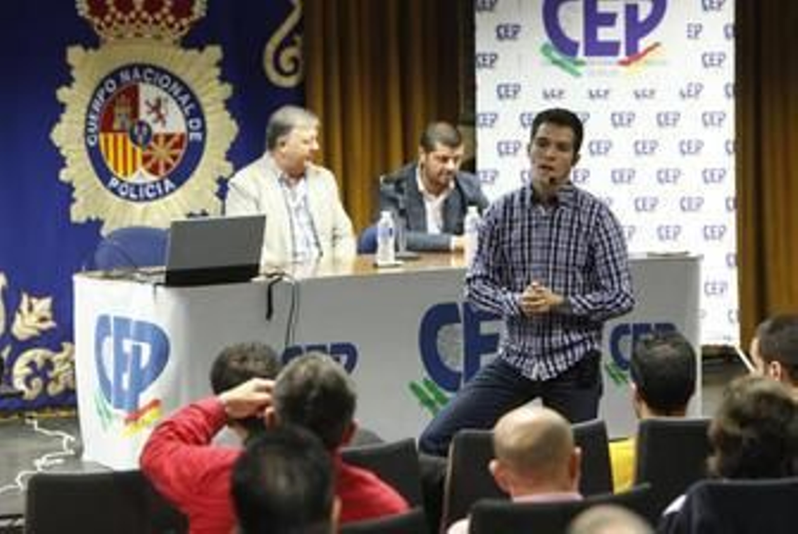 Un momento del curso de la CEP, el jueves en la Jefatura.