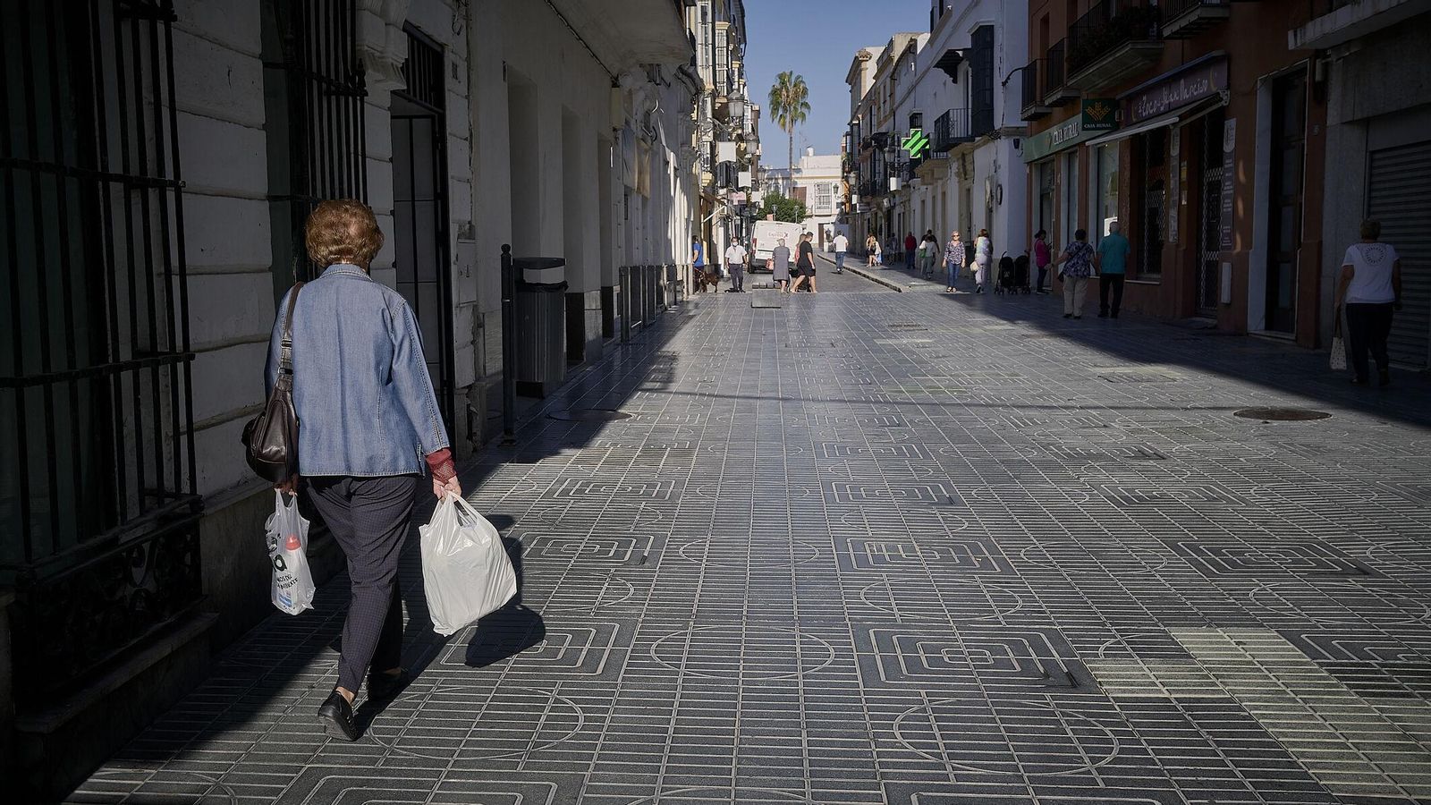 Aspecto de la céntrica la calle Luna  el jueves al mediodía.