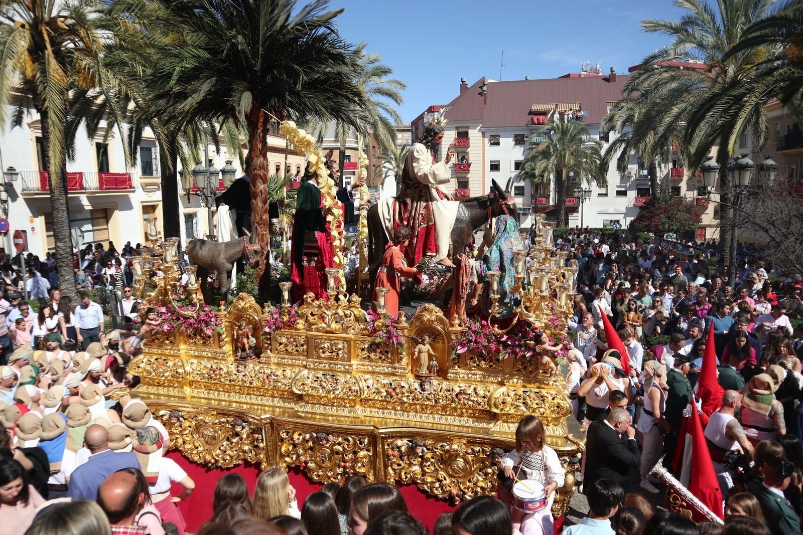 La Hermandad de La Borriquita, en San Pedro en una salida procesional anterior.