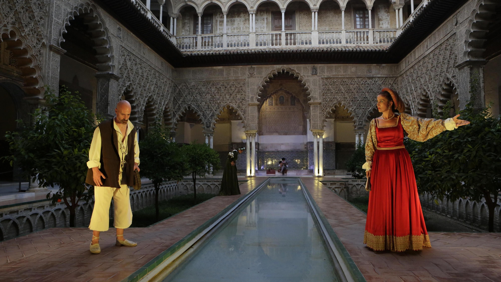 Las visitas teatralizadas en el Alcázar en imágenes