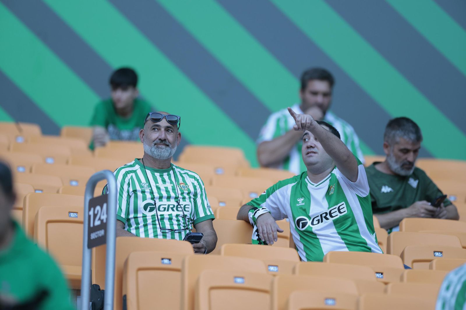 Búscate en las fotos del Betis - Alavés