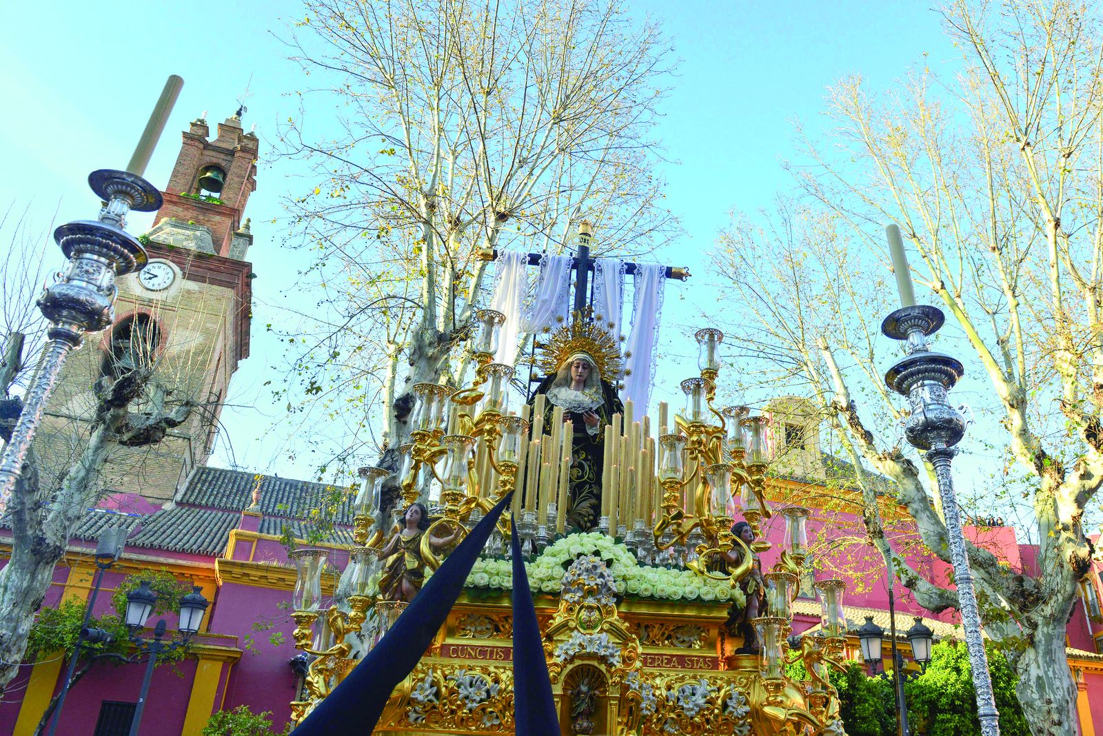 Salida de la Hermandad de La Soledad de San Lorenzo