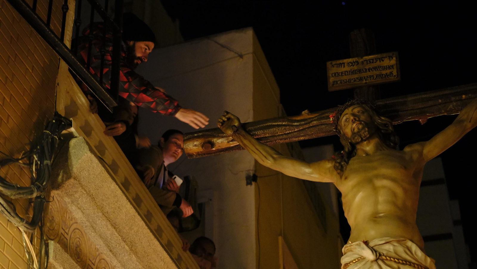 Las mejores imágenes de la Procesión del Perdón, en la noche del Martes Santo en Almería