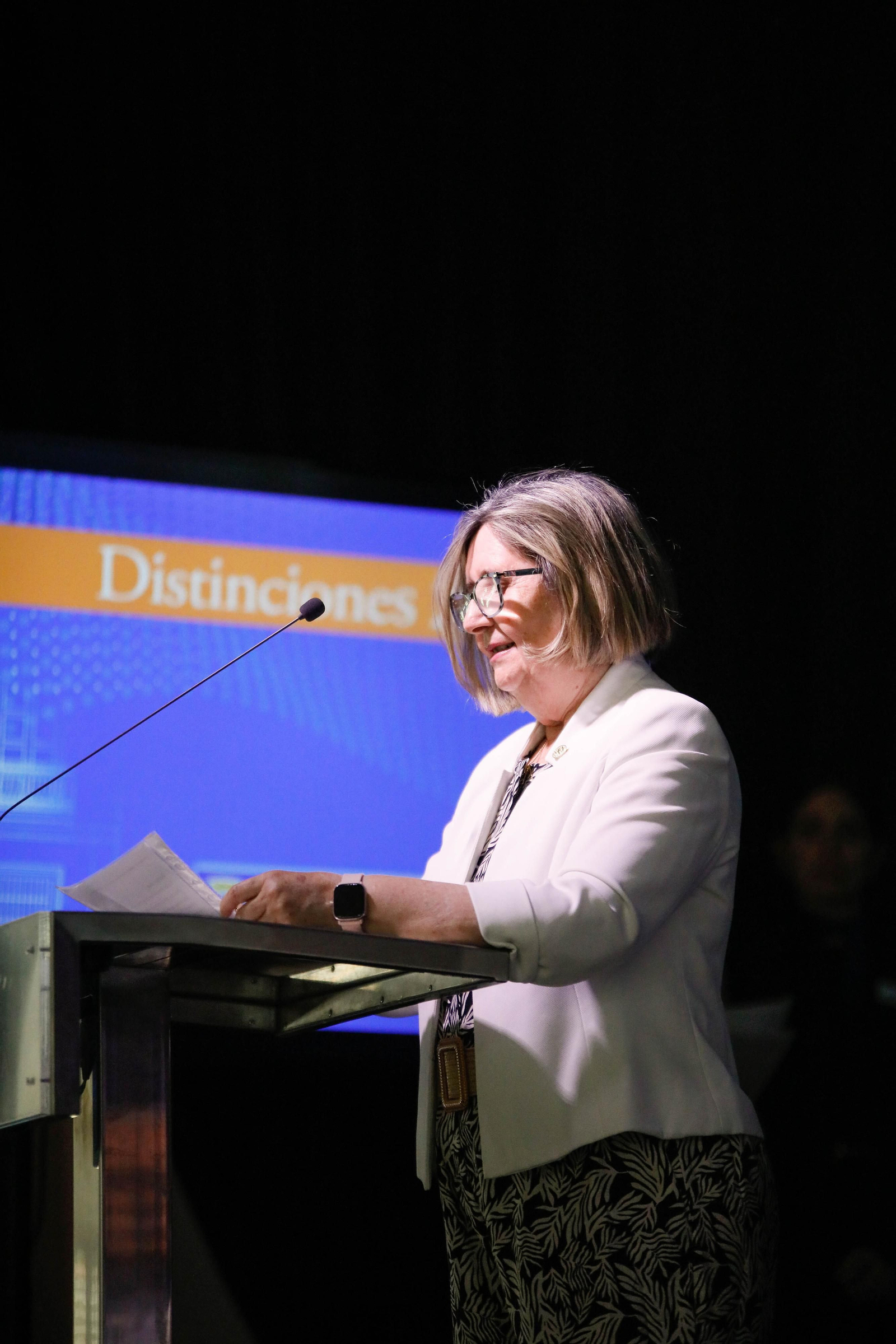 Imágenes de la entrega de los Escudos de Oro del IEA y la celebración de su Plenario