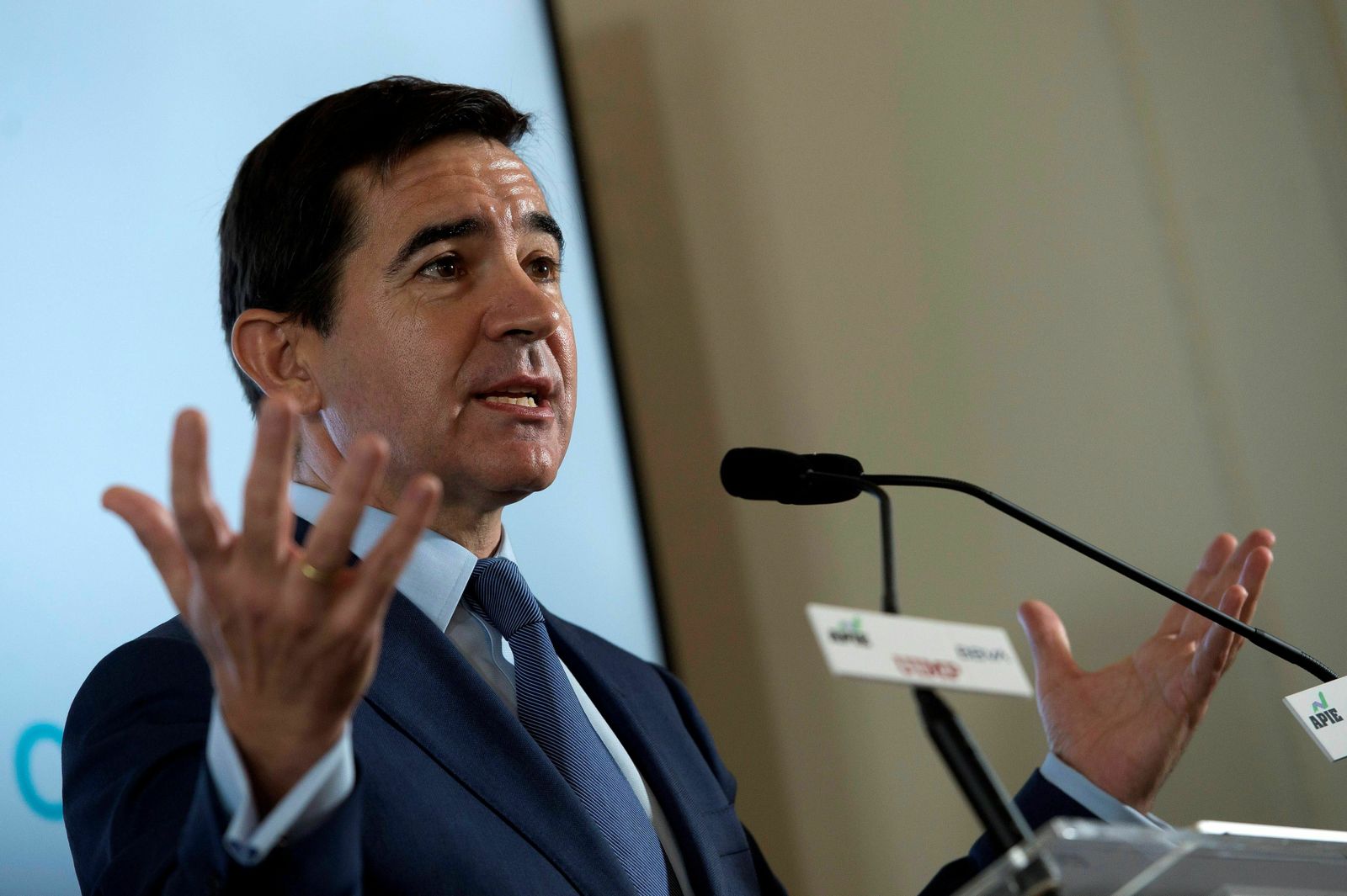 El presidente del BBVA, Carlos Torres Vila, en el curso sobre finanzas sostenibles organizado por la APIE en Santander.