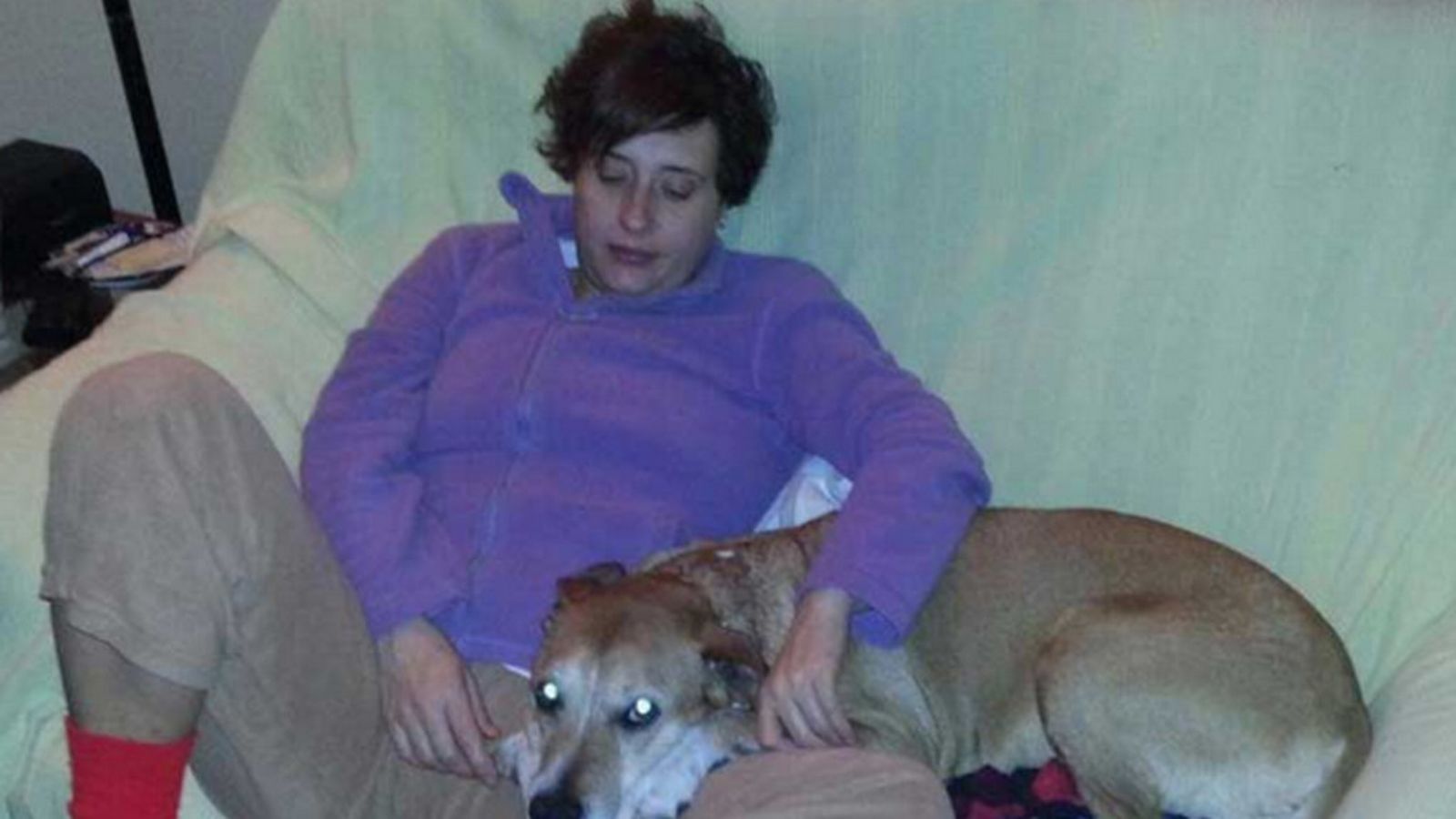 Teresa Rodríguez, con su perro Excalibur.