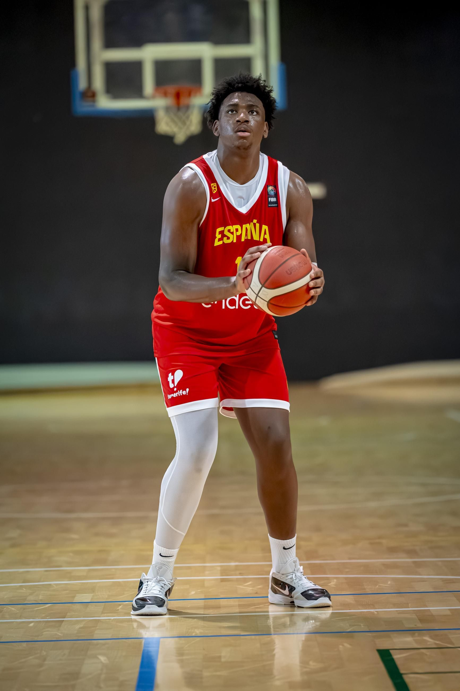 España B, con Álvaro Folgueiras, derrota a Costa de Marfil antes de venir a Málaga