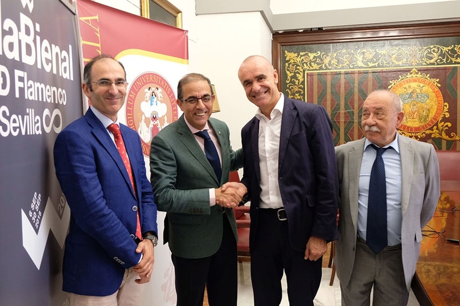 Firma del acuerdo de la Bienal de Flamenco.
