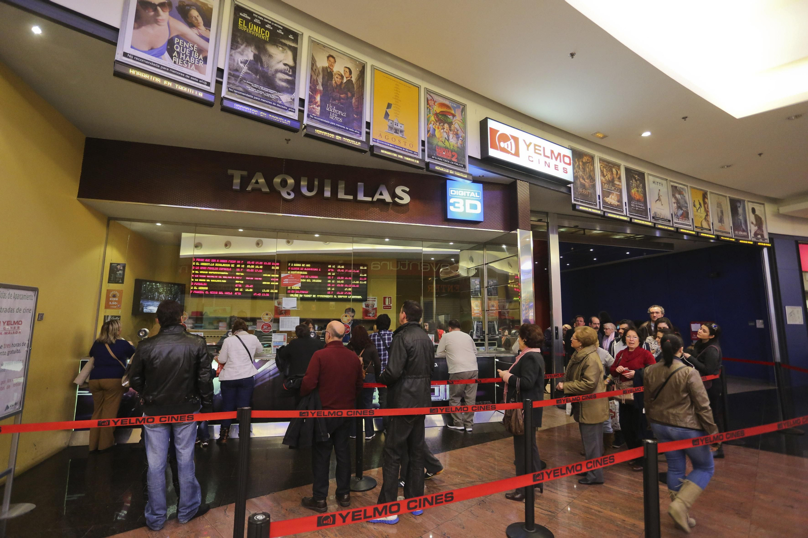 Imagen de archivo de las taquillas de Yelmo Cines en Vialia, en Málaga capital.