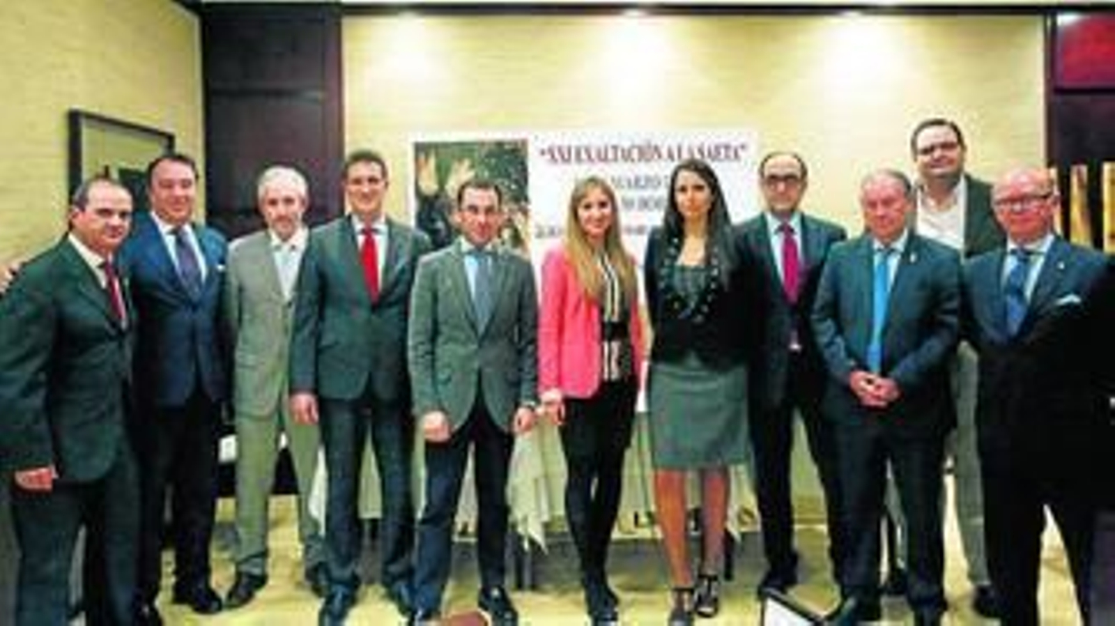 Participantes en el acto de presentación, ayer, de la Exaltación a la Saeta de Huelva, en el restaurante Las Trébedes de Hipercor.