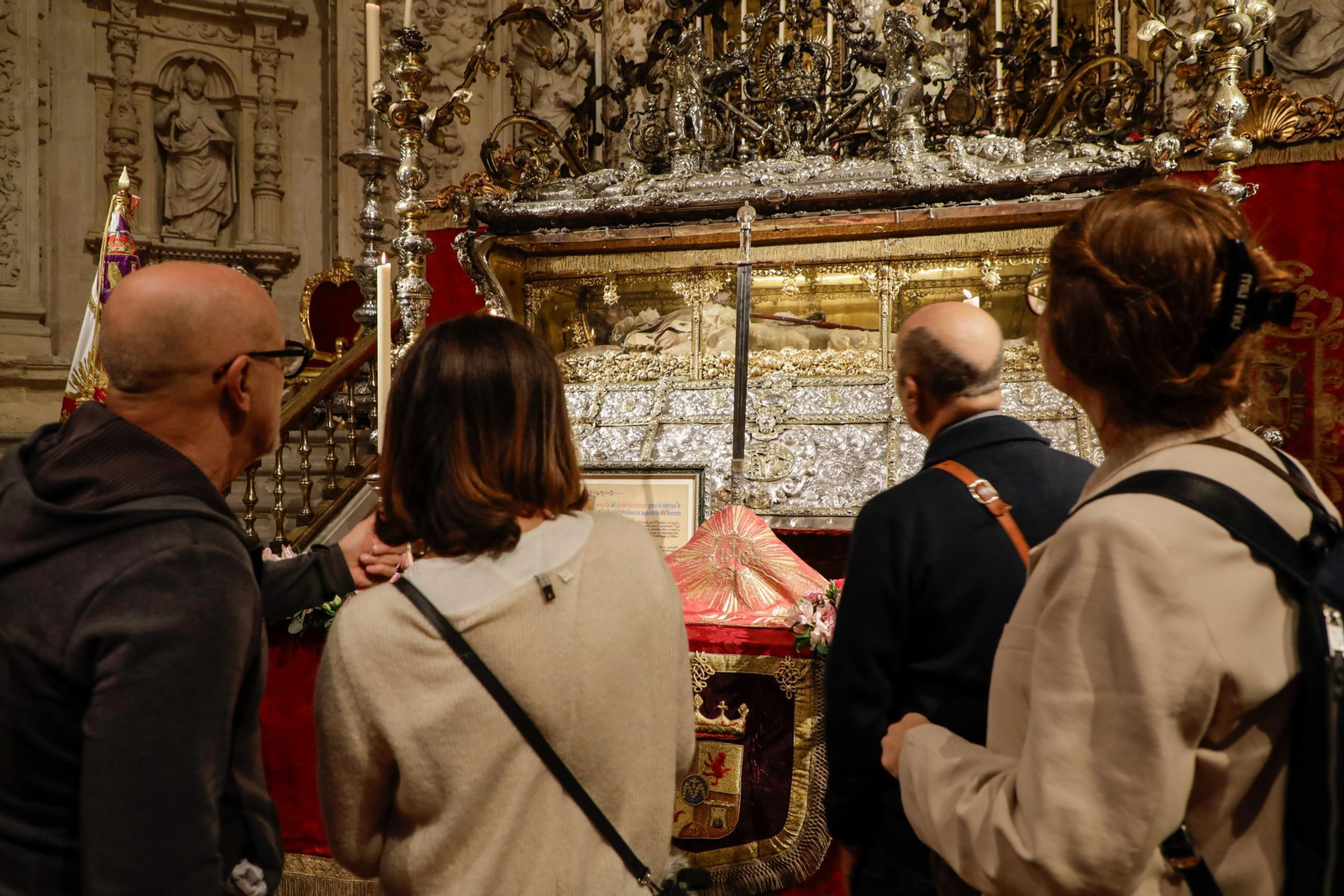 Apertura de la urna de San Fernando y Procesión de la Espada