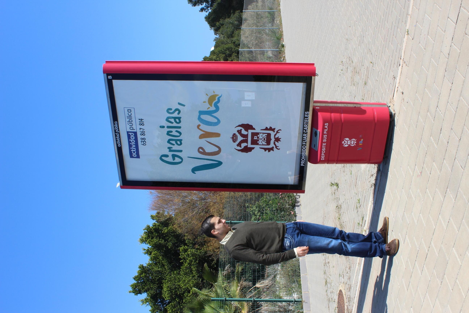 Nuevo mupi con depósito de pilas.