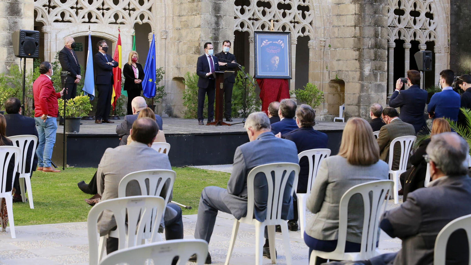 Imágenes de la magna exposición de las cofradías en Los Claustros