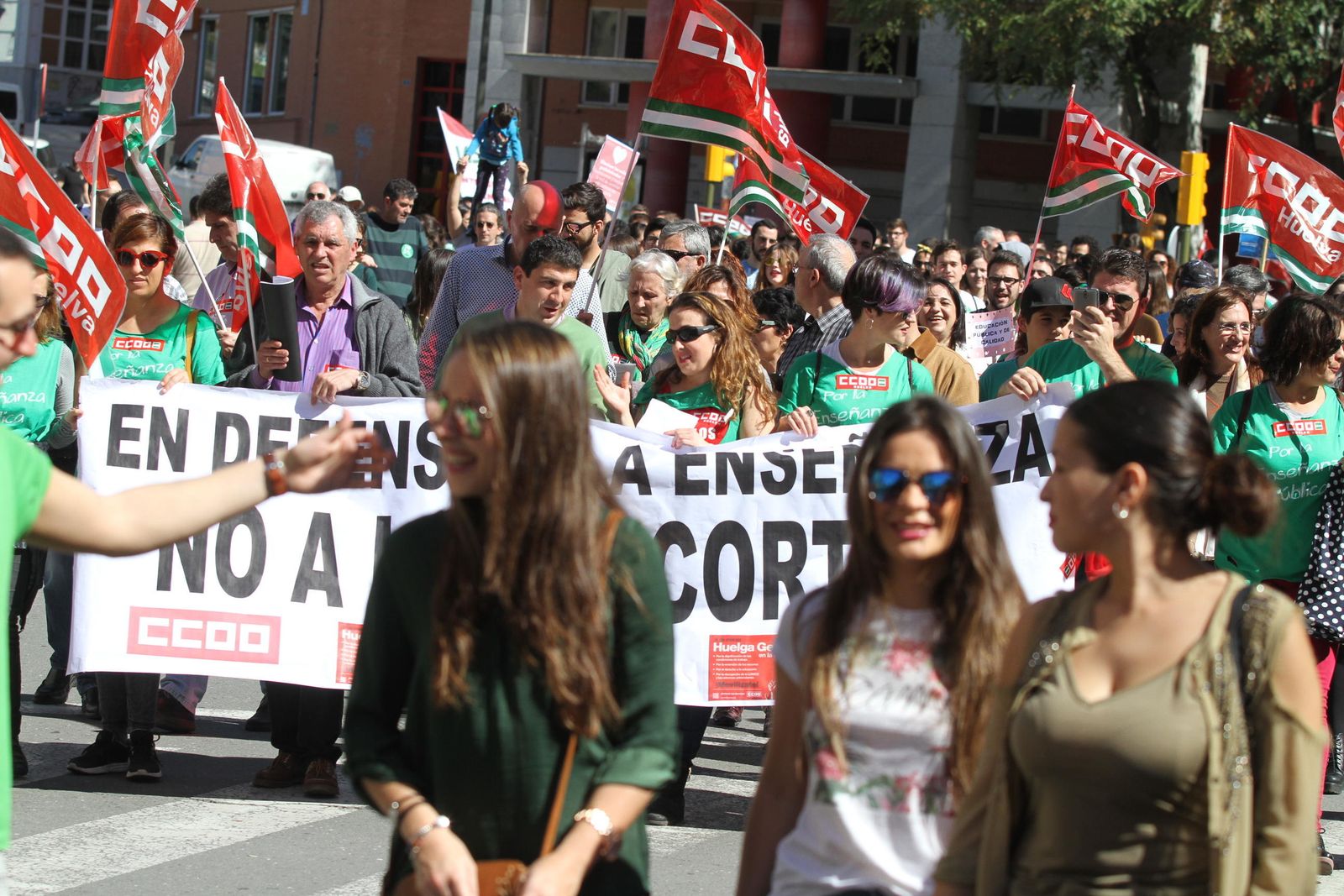 Imágenes  de la manifestación contra la Lomce en Huelva
