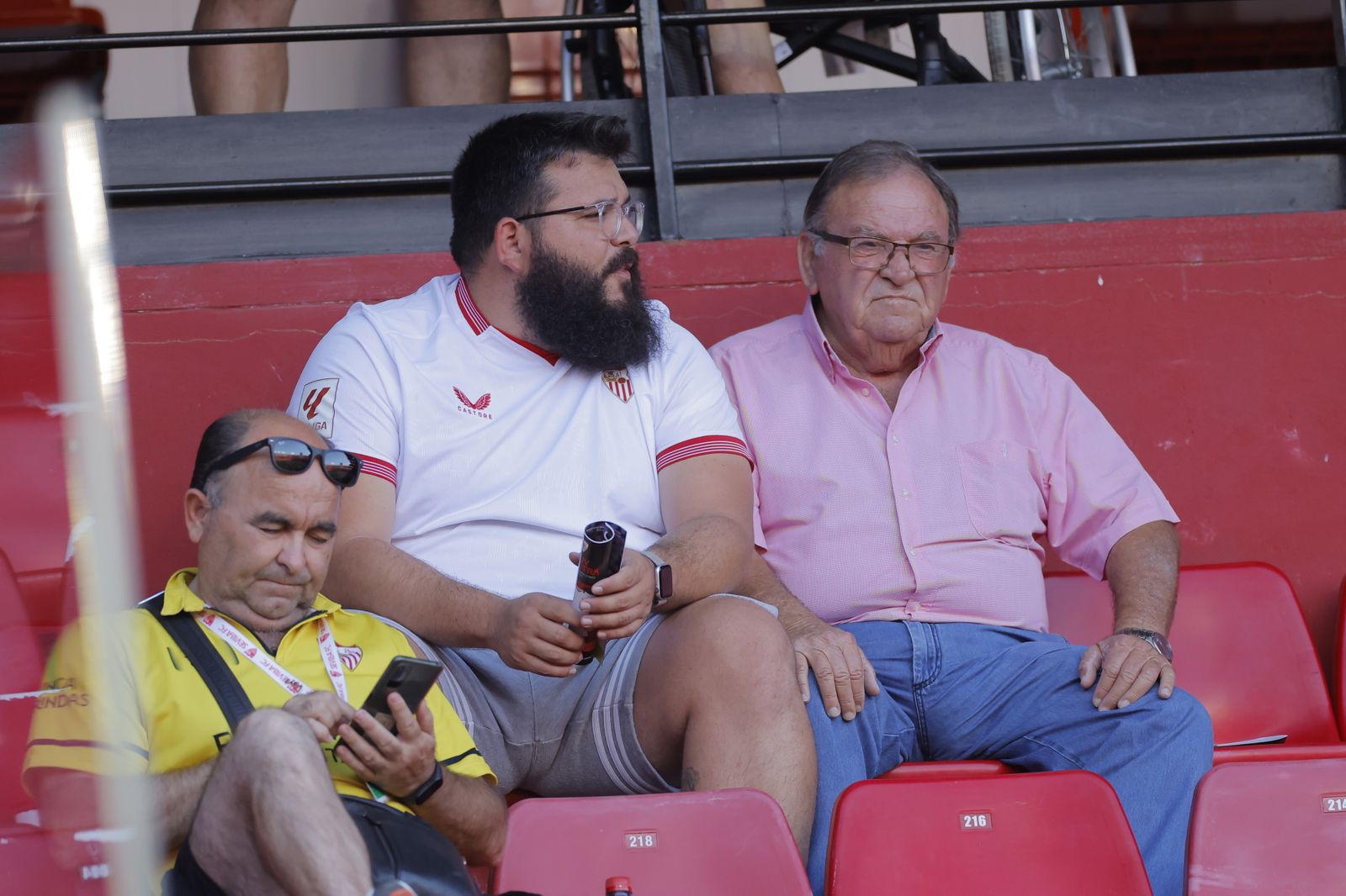 Búscate en las fotos del Sevilla-Almería