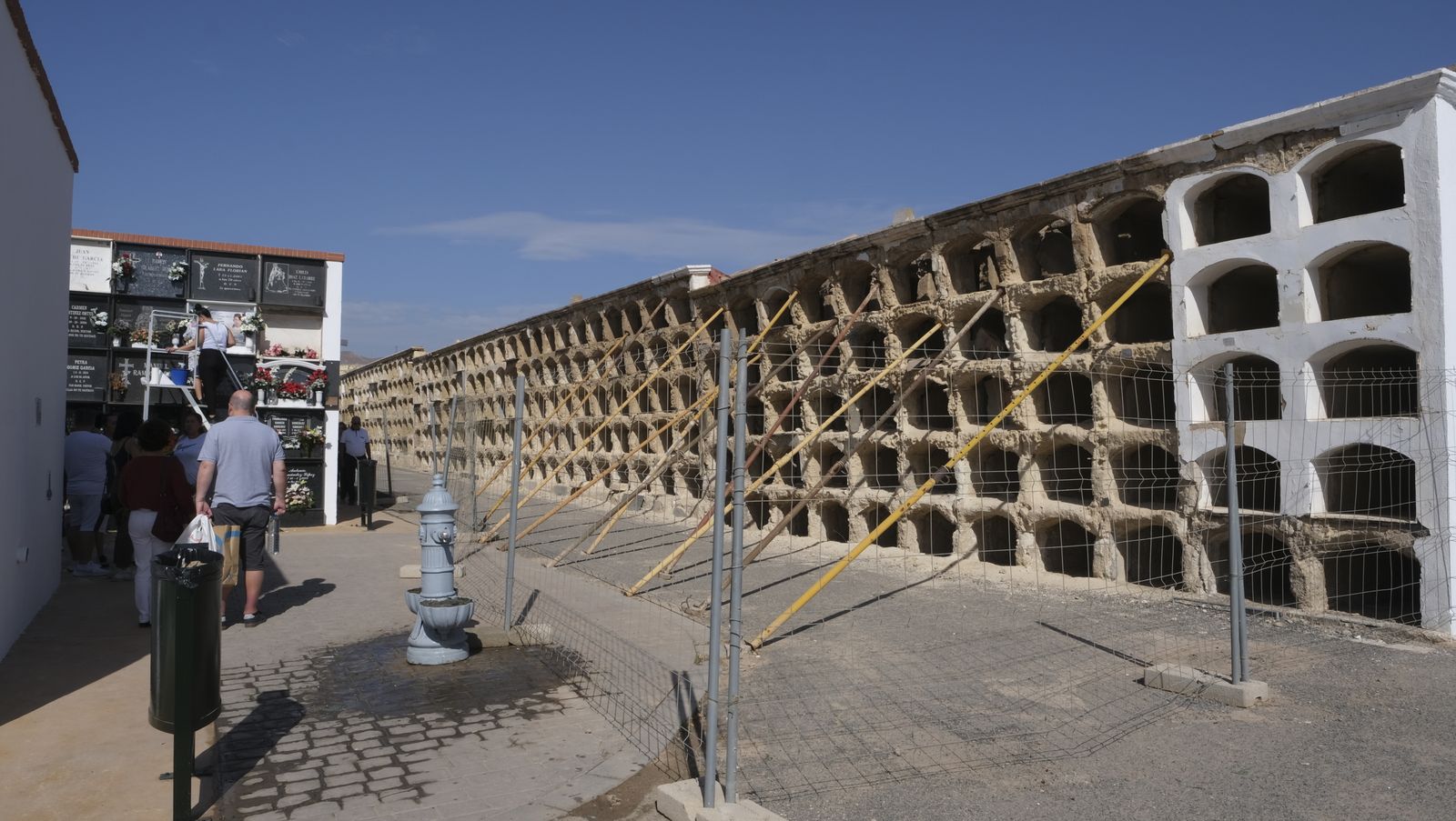 Imágenes del Día de Todos los Santos en el Cementerio de San José de Almería