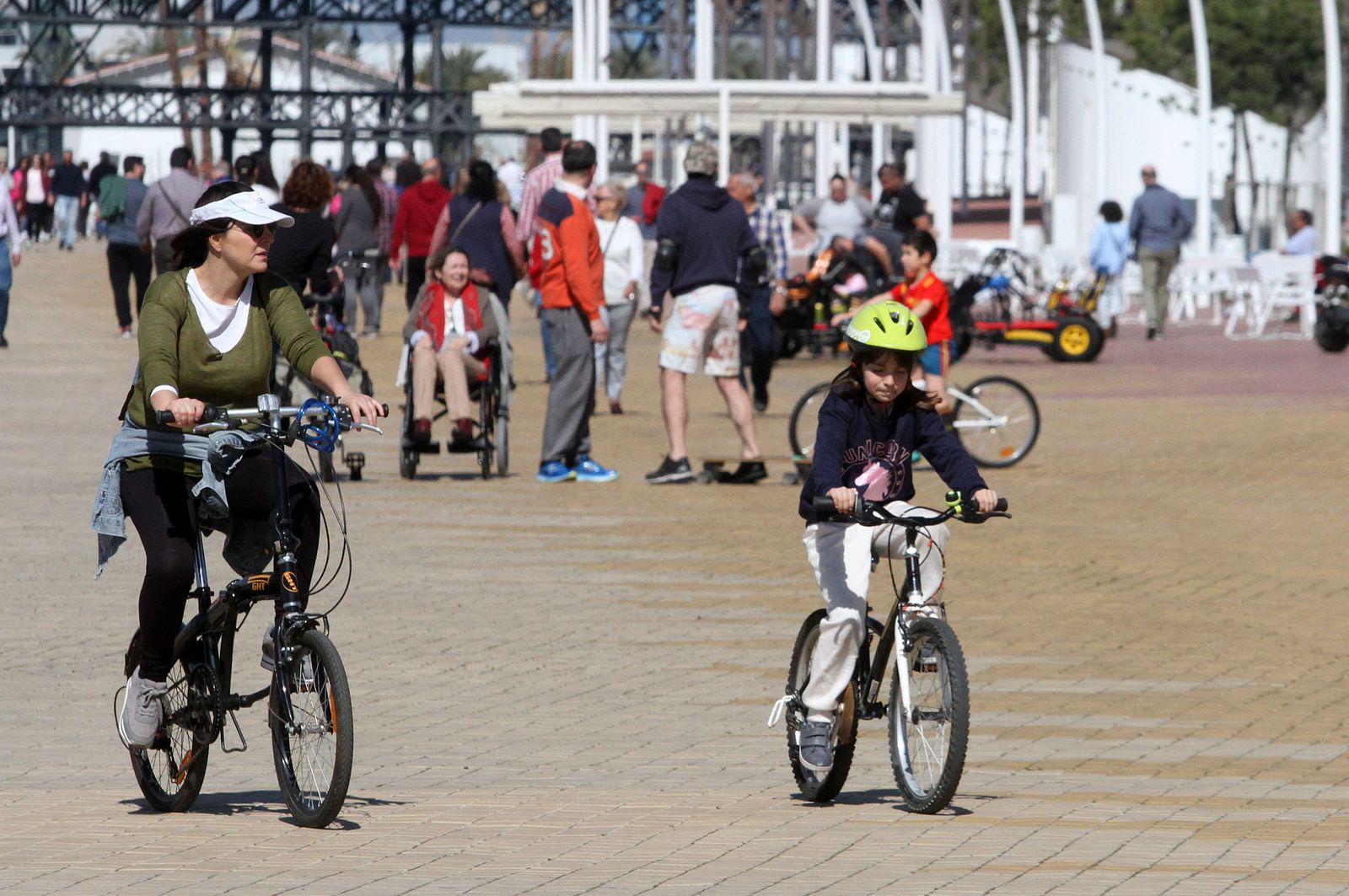 Ambiente primaveral en el día de Andalucía, en imágenes