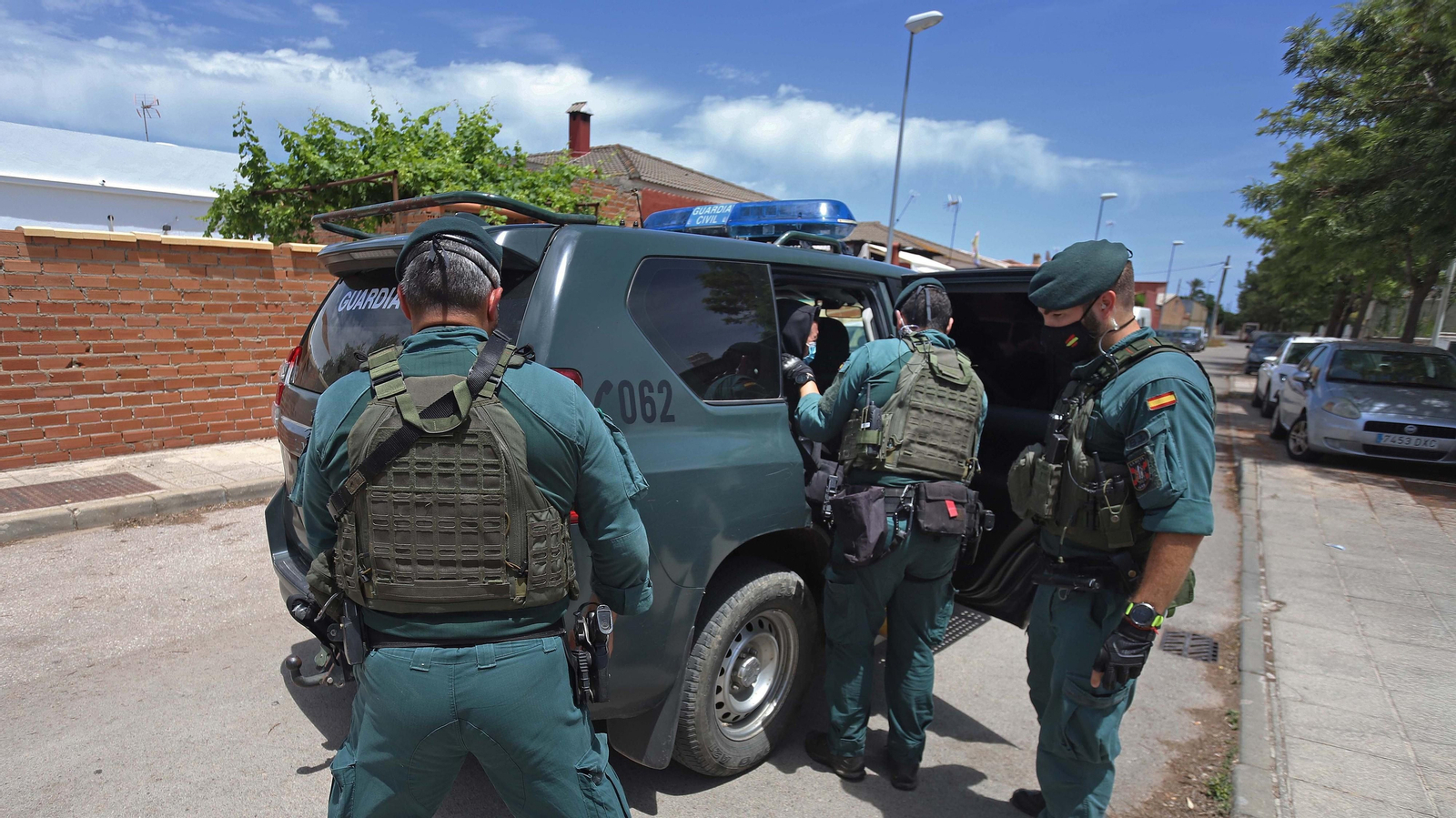 Fotos de los registros de la Guardia Civil en Algeciras Fotos de los registros de la Guardia Civil en Algeciras