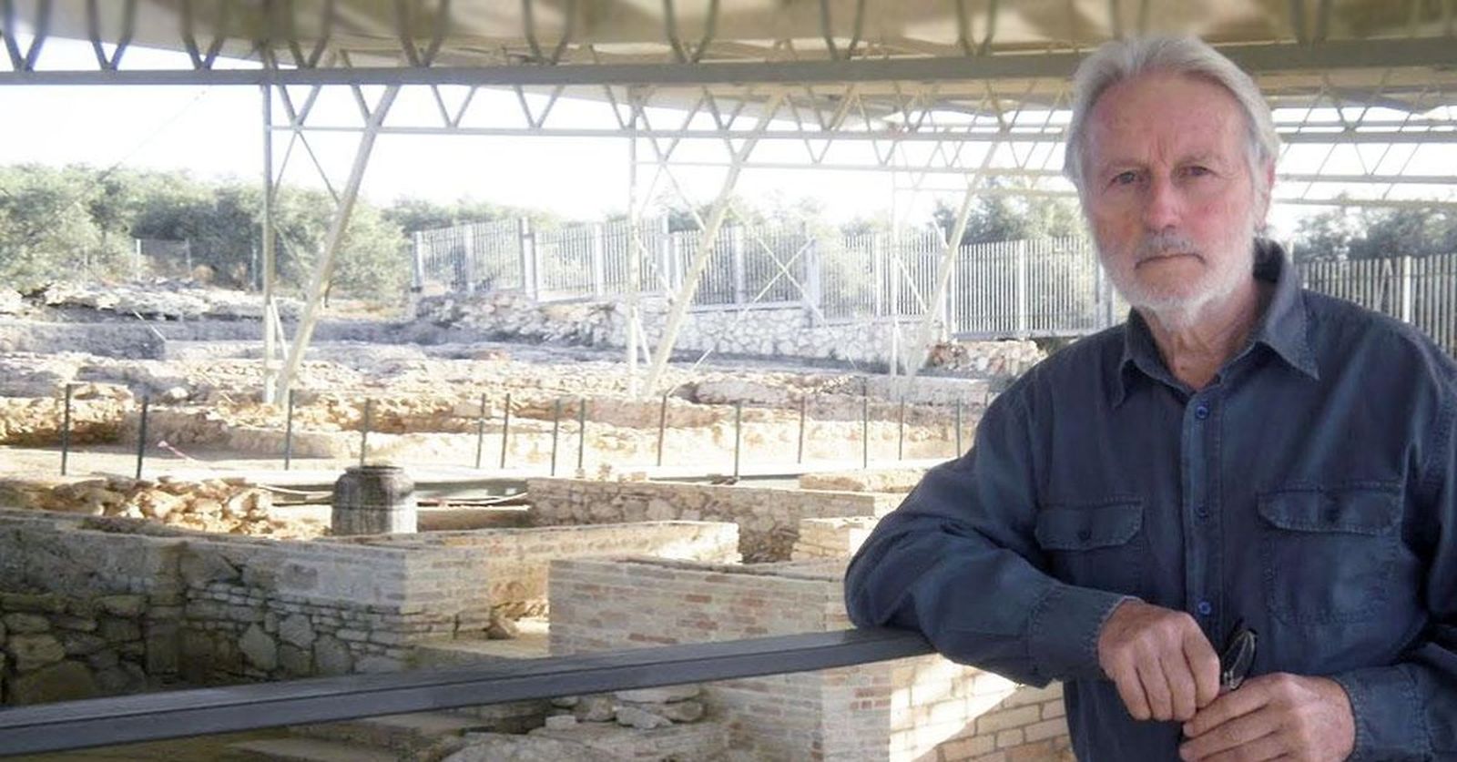 Luis Alberto López Palomojunto al yacimiento.