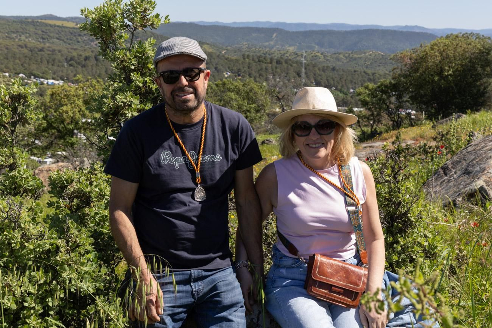 Miles de romeros acuden al encuentro de la Virgen de la Cabeza en su romería