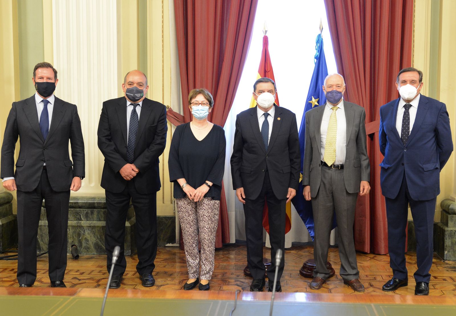 El ministro Luis Planas con representantes de Cepesca, entre ellos el almeriense José María Gallart