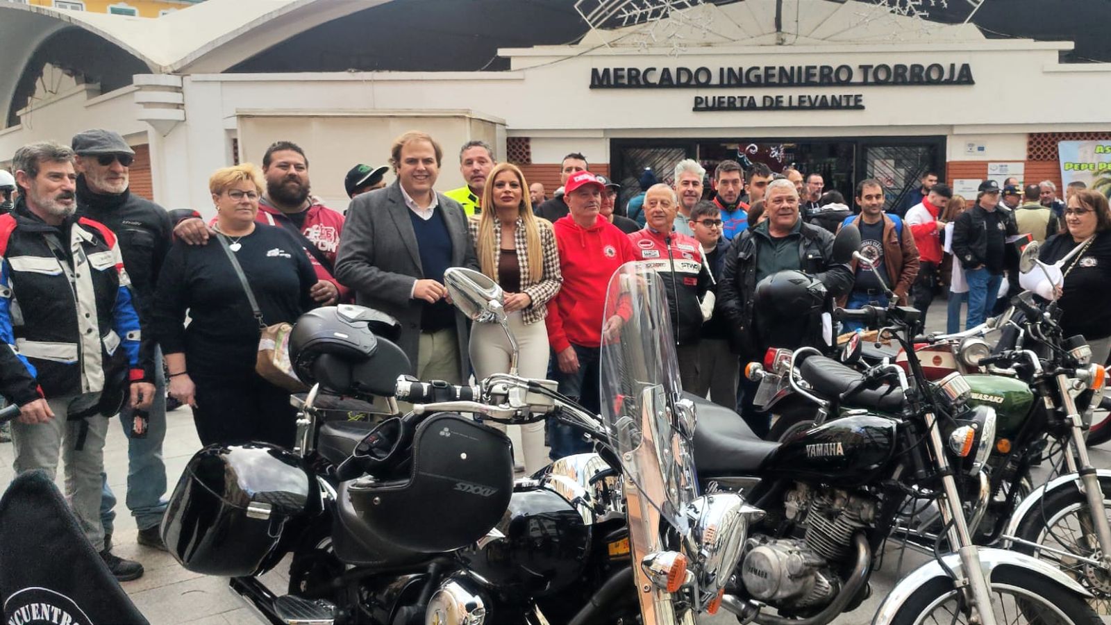III Encuentro Solidario de Motos Clásicas, en el Mercado.