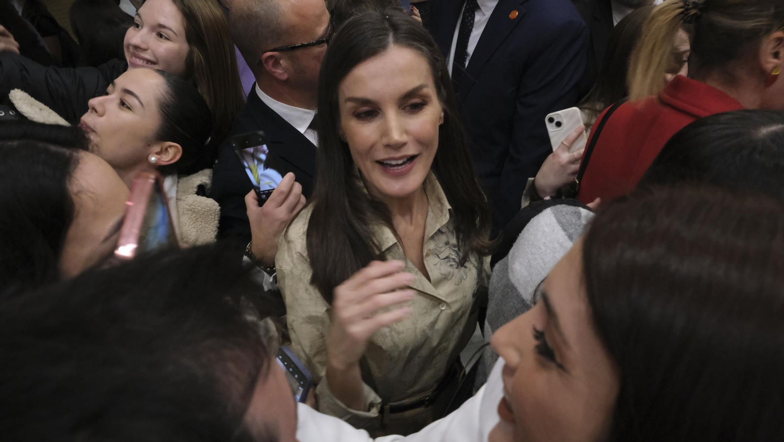 Imágenes de la Reina Letizia en el Tour del Talento en Almería