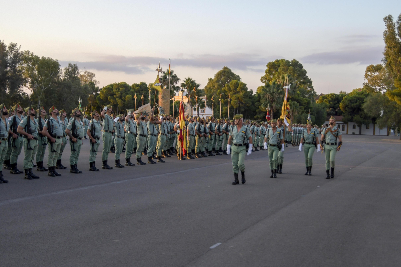 Las imágenes de la despedida del general Melchor Marín de la Brigada Rey Alfonso XIII de La Legión