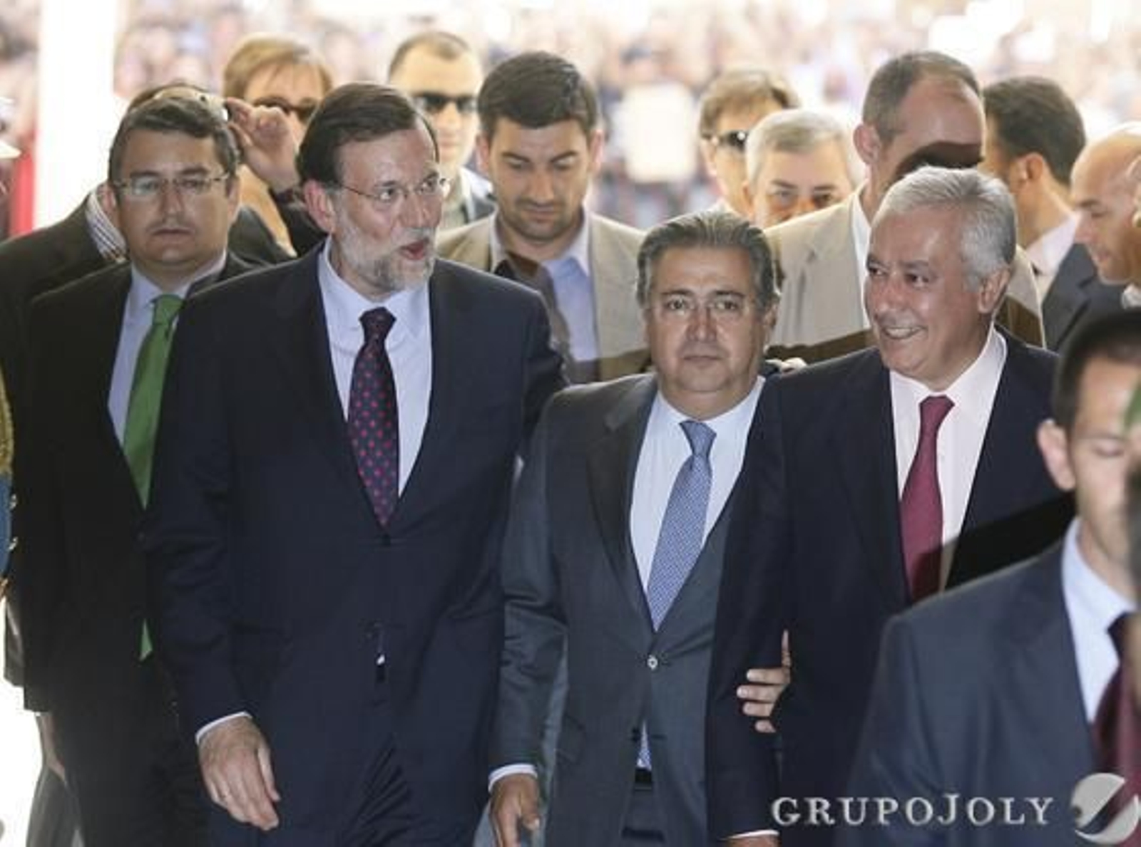 Sanz, Rajoy, Zoido y Arenas, entrando en el Ayuntamiento

Foto: Antonio Pizarro - Manuel Gómez
