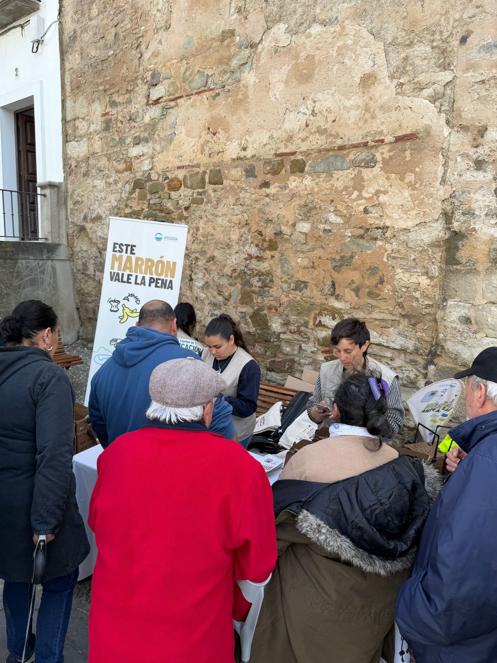 La campaña de la Mancomunidad y Arcgisa para el uso del contenedor marrón llega a Tarifa