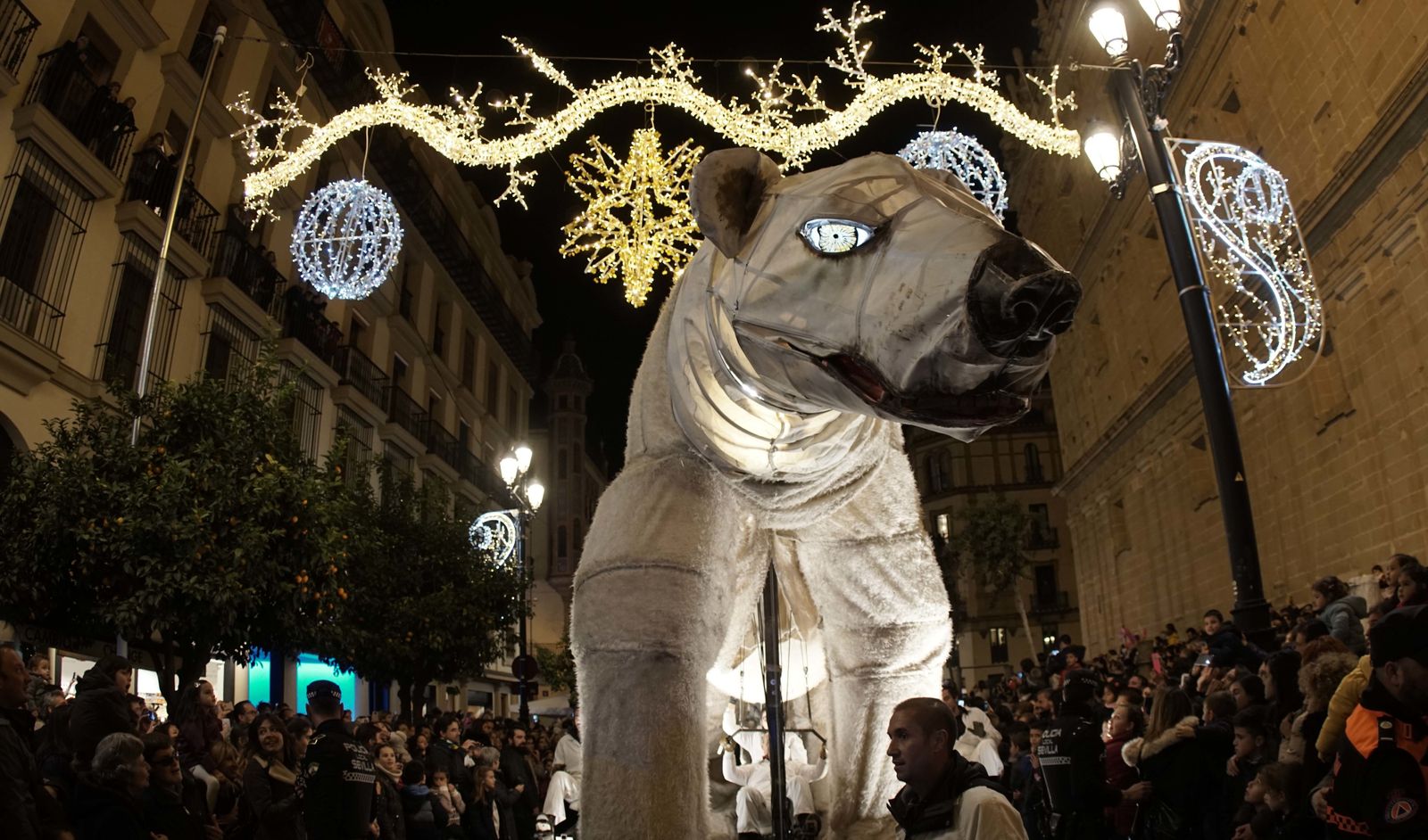 Los osos polares gigantes invaden Sevilla