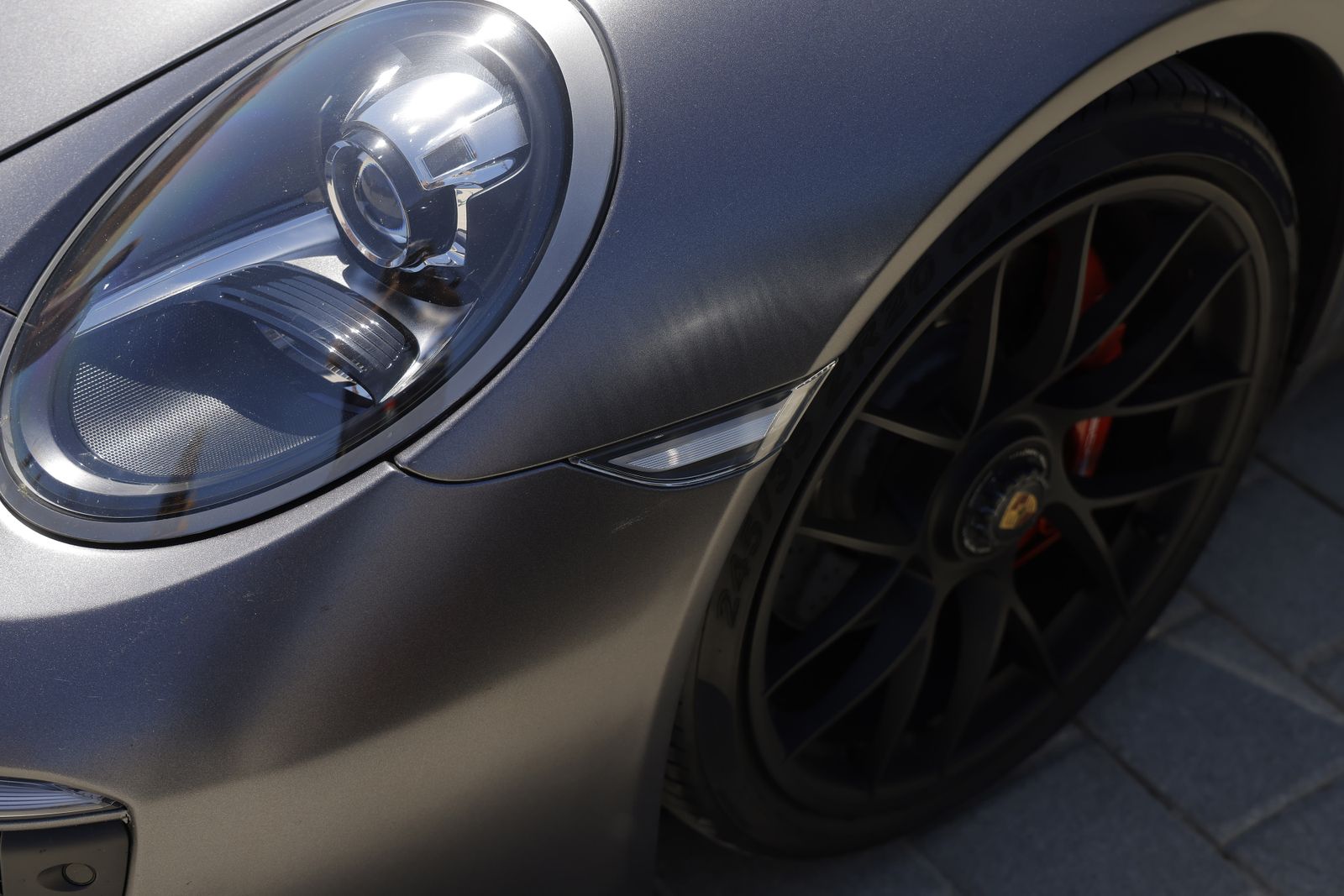 Las imágenes del 60º aniversario  del Porche 911 en la Plaza de España de Sevilla