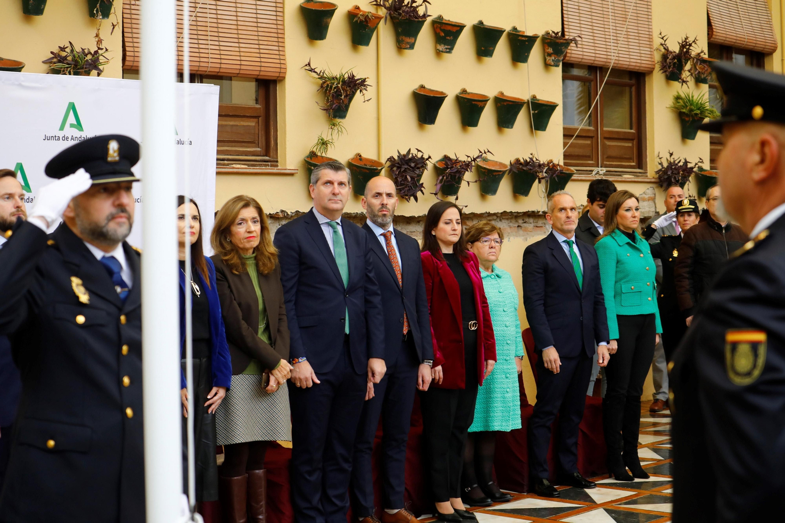 El izado de la bandera de Andalucía en Córdoba por 4l 4-D, en imágenes