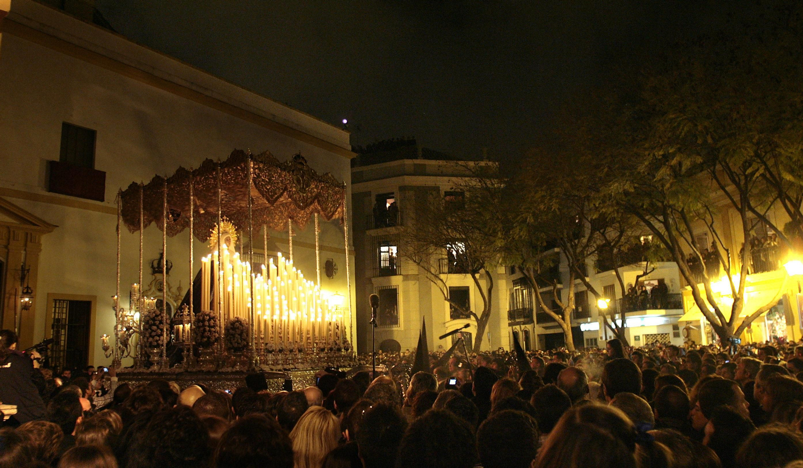 La Virgen de las Aguas en la Plaza del Museo