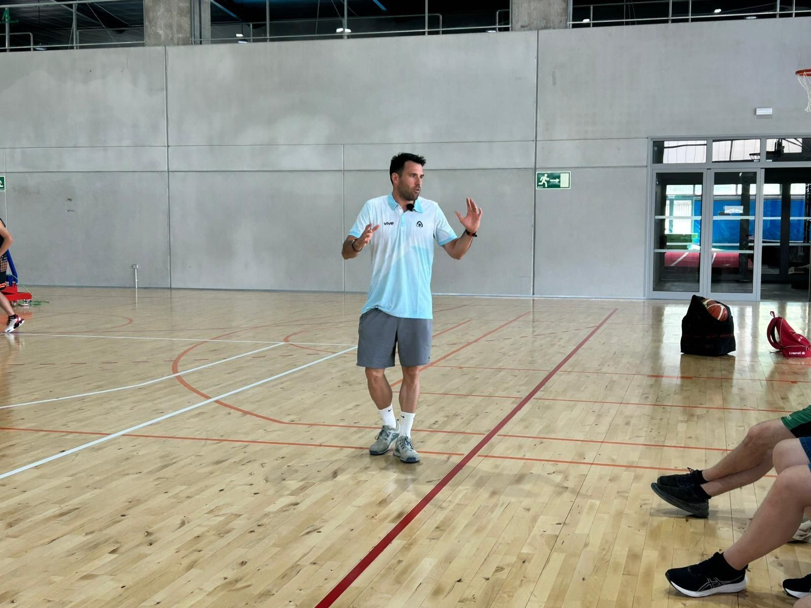 Jaime Medina durante una charla.