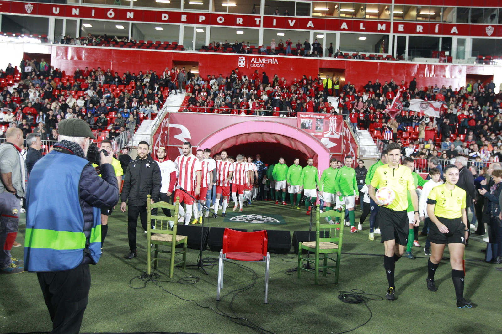Imágenes del partido homenaje al 'eterno' capitán de la U.D. Almería, José Ortiz