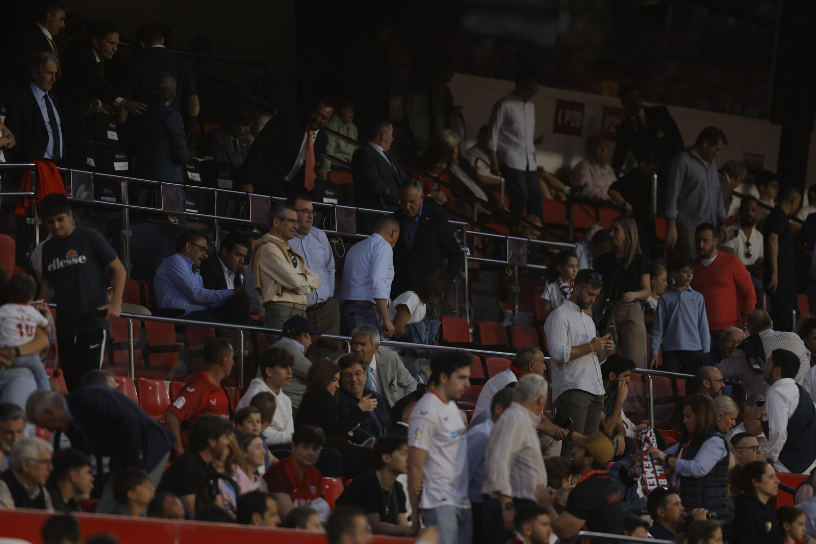 Búscate en las fotos del Sevilla-Celta